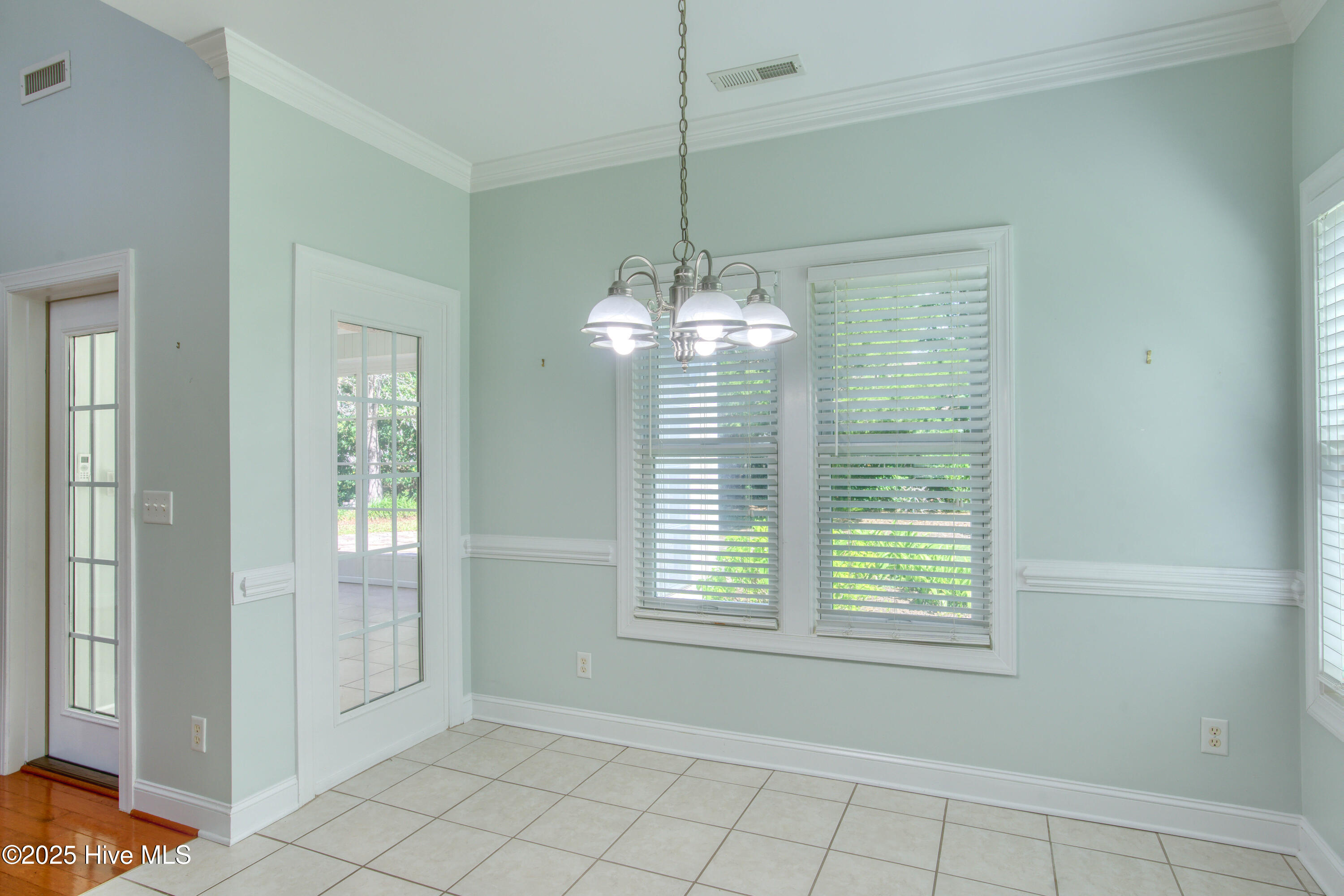 100515655 | Photo 15