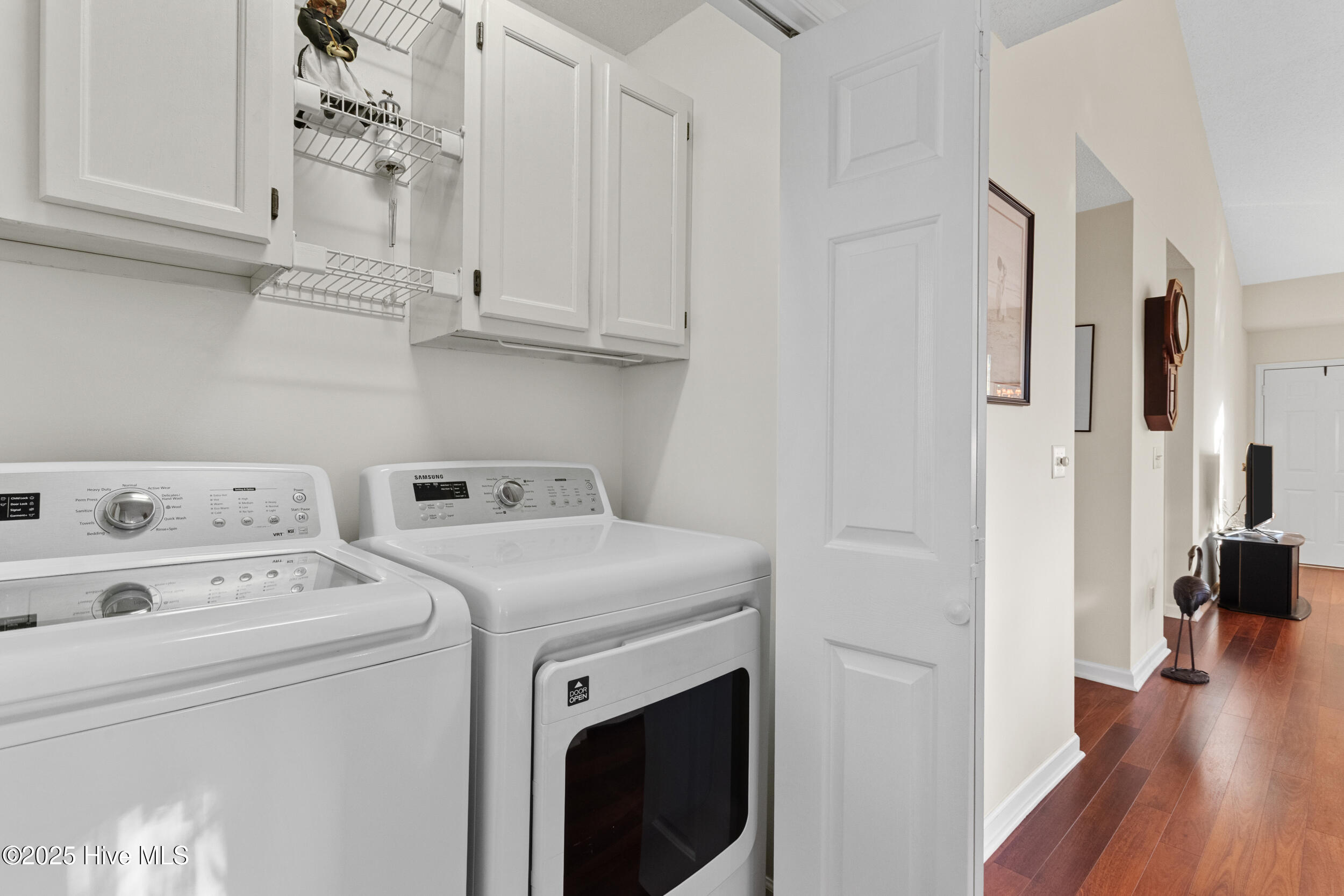 100540145 | Photo 18