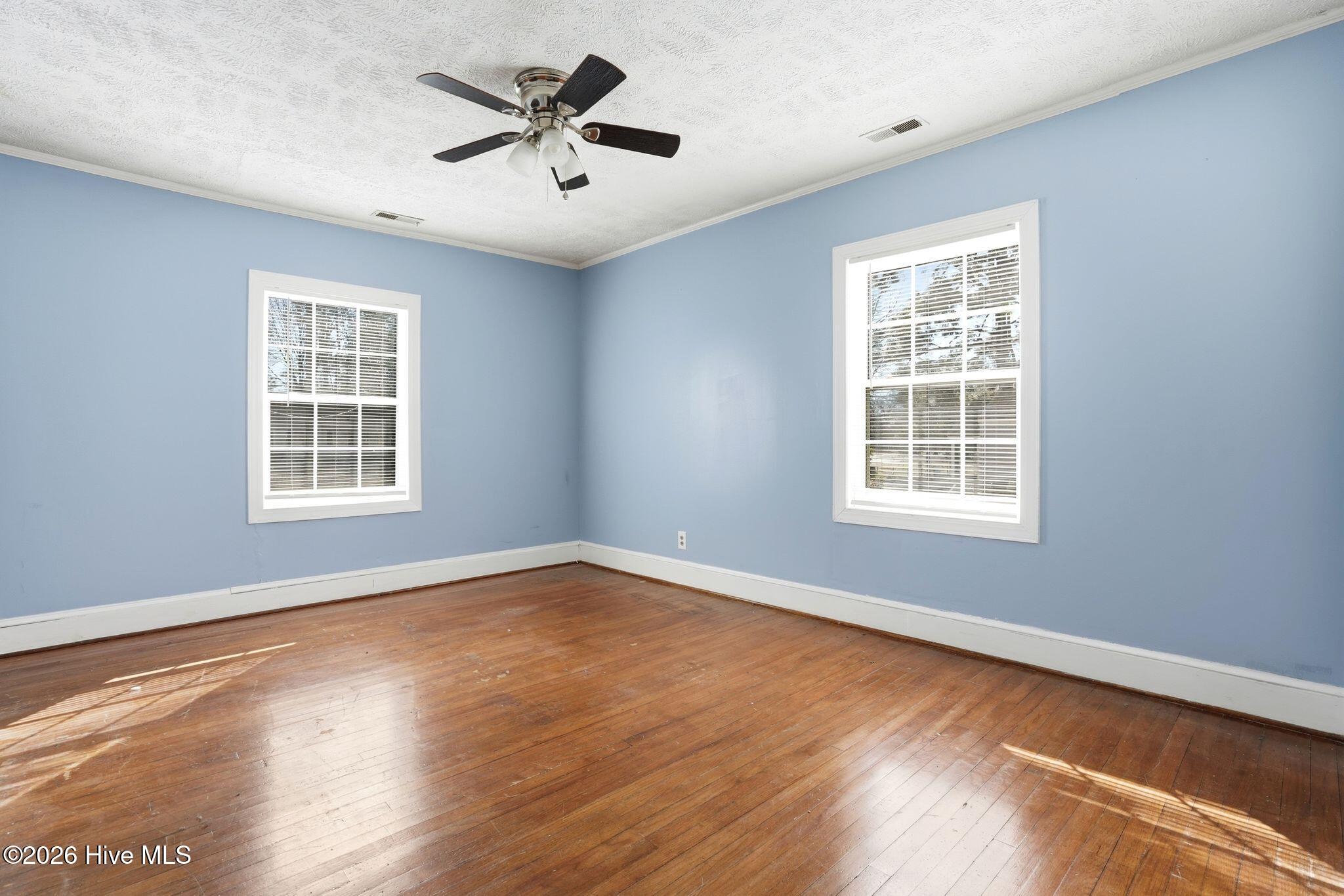 100557013 | Photo 25