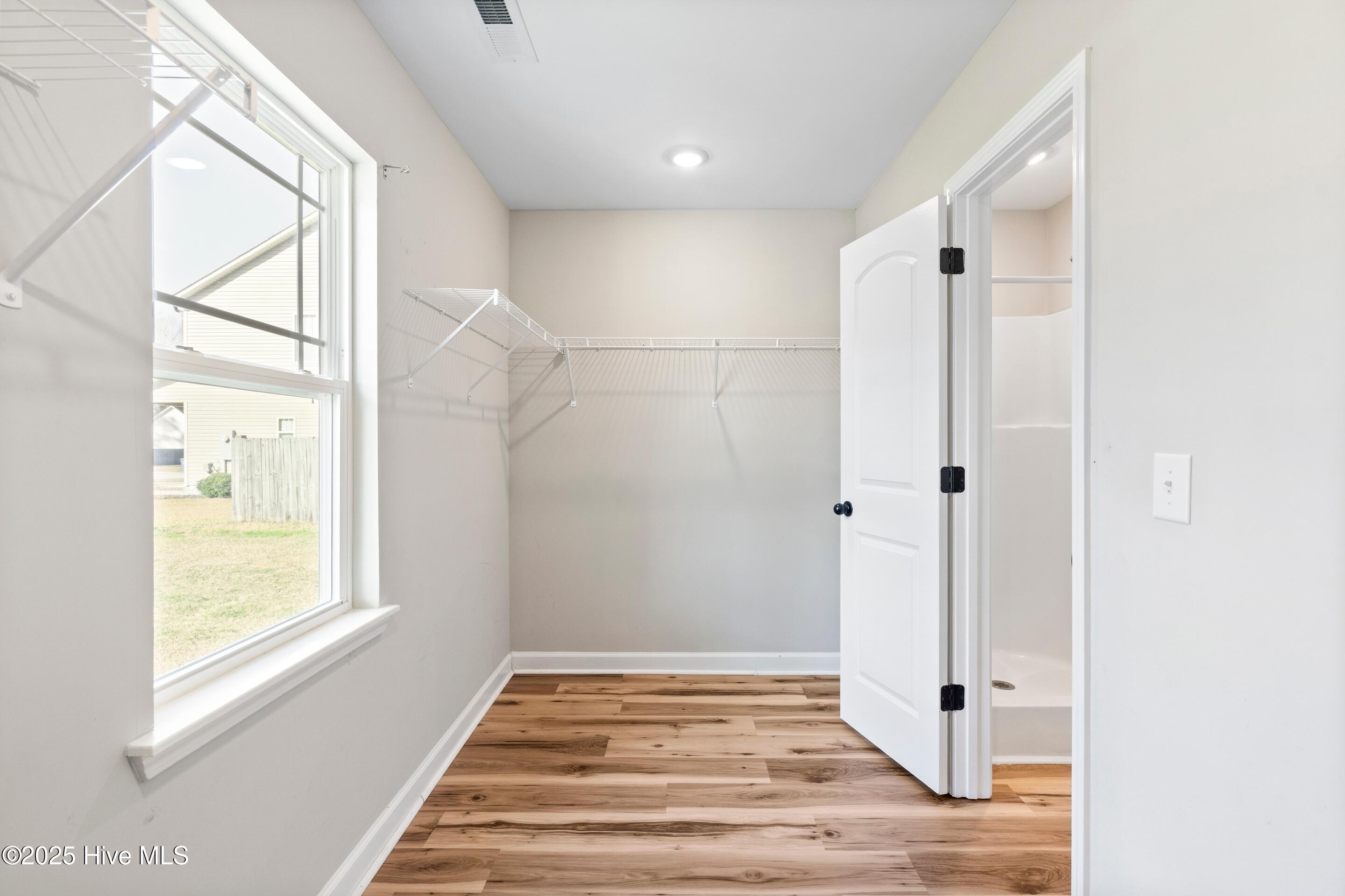 100545716 | Photo 33