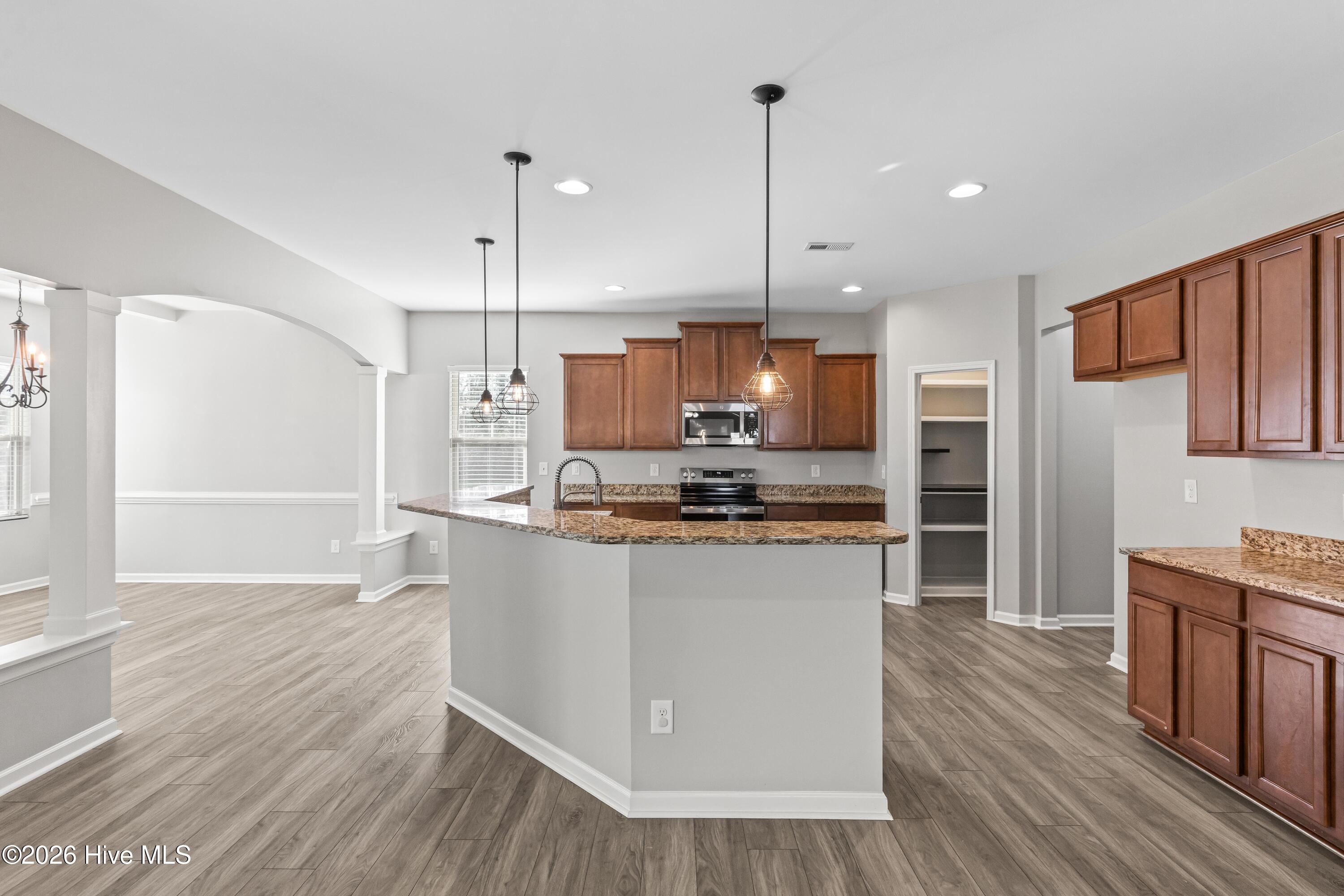 100559199 | Photo 18