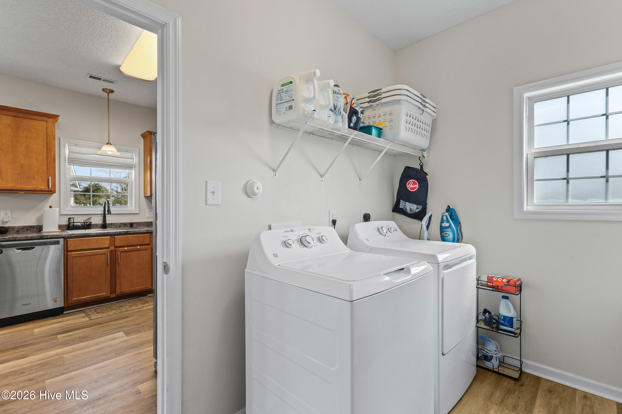 100558370 | Photo 11