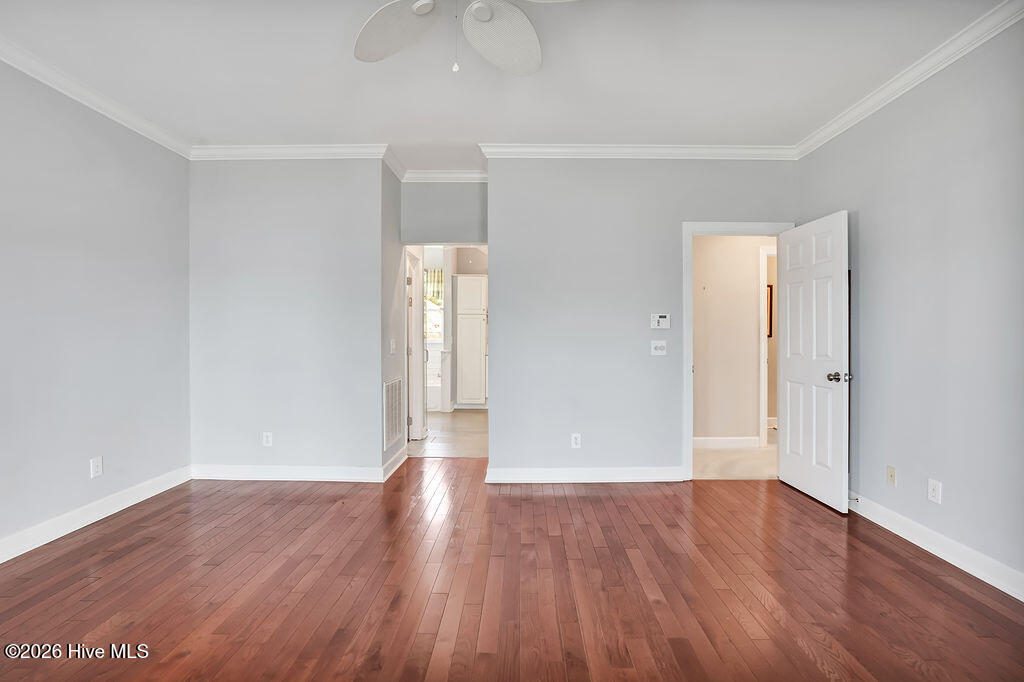 100563710 | Photo 43