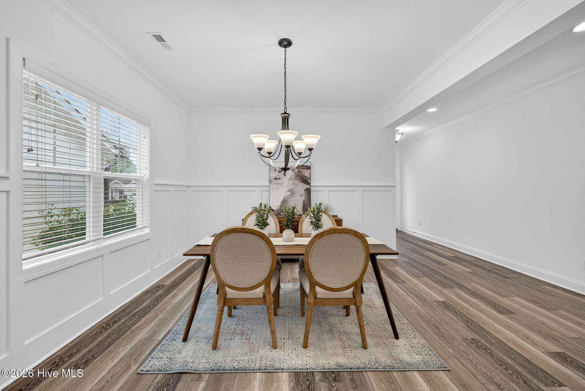 100557170 | Photo 23