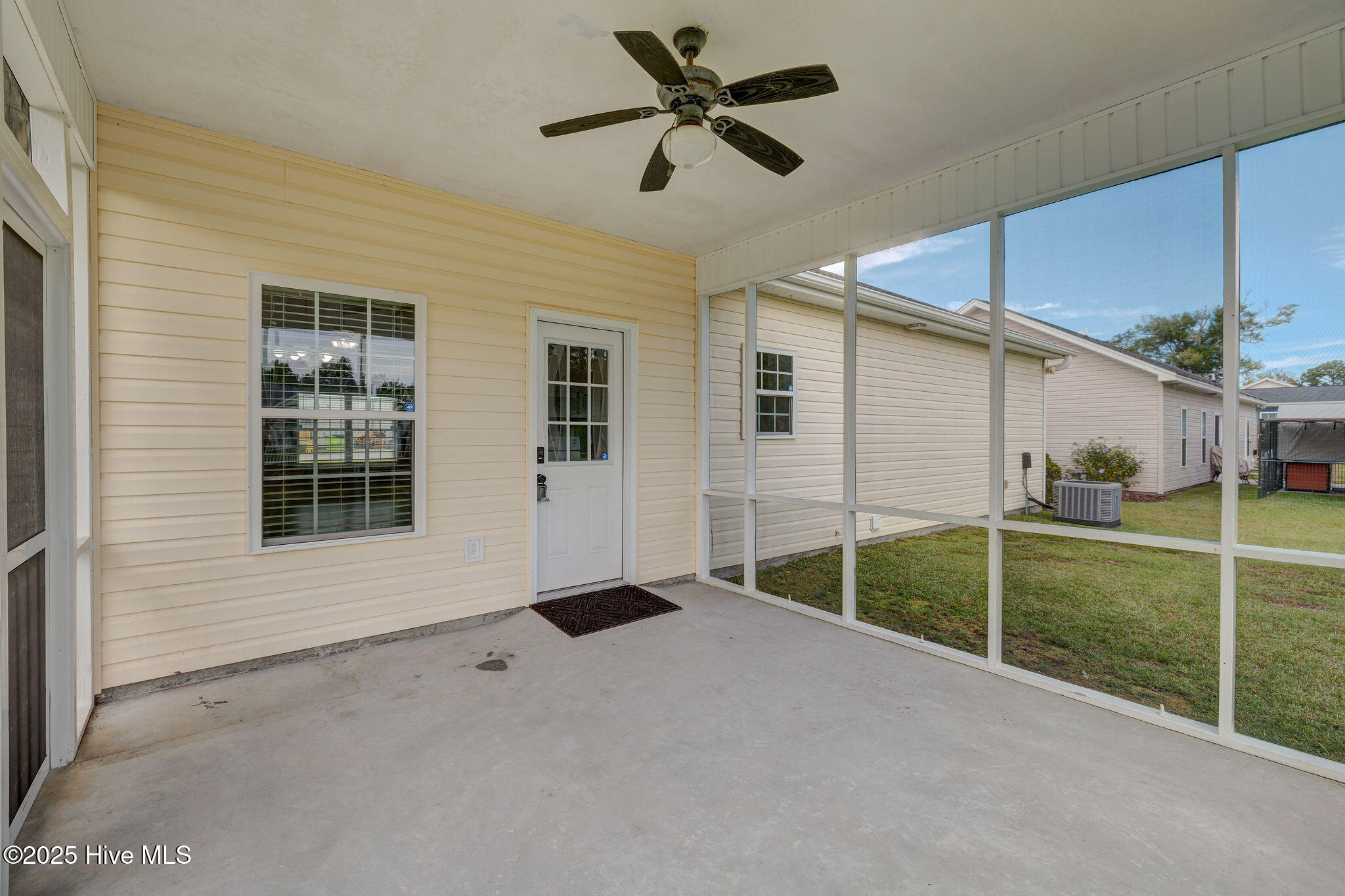 100530033 | Photo 26