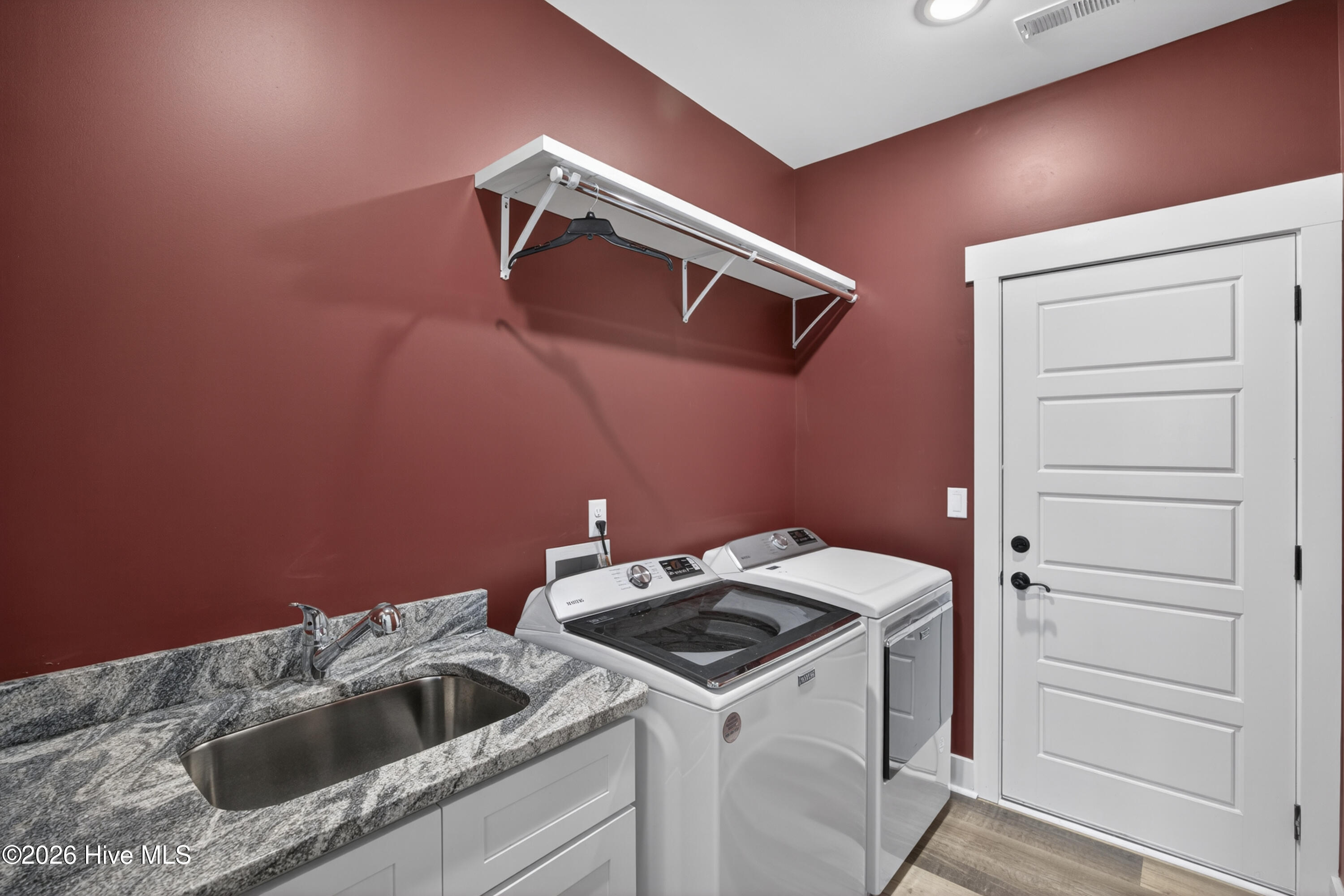 100569496 | Photo 30