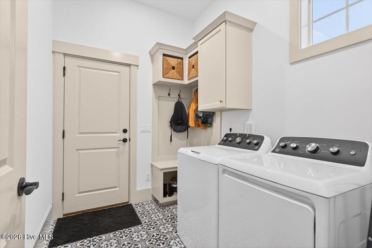 100549175 | Photo 46