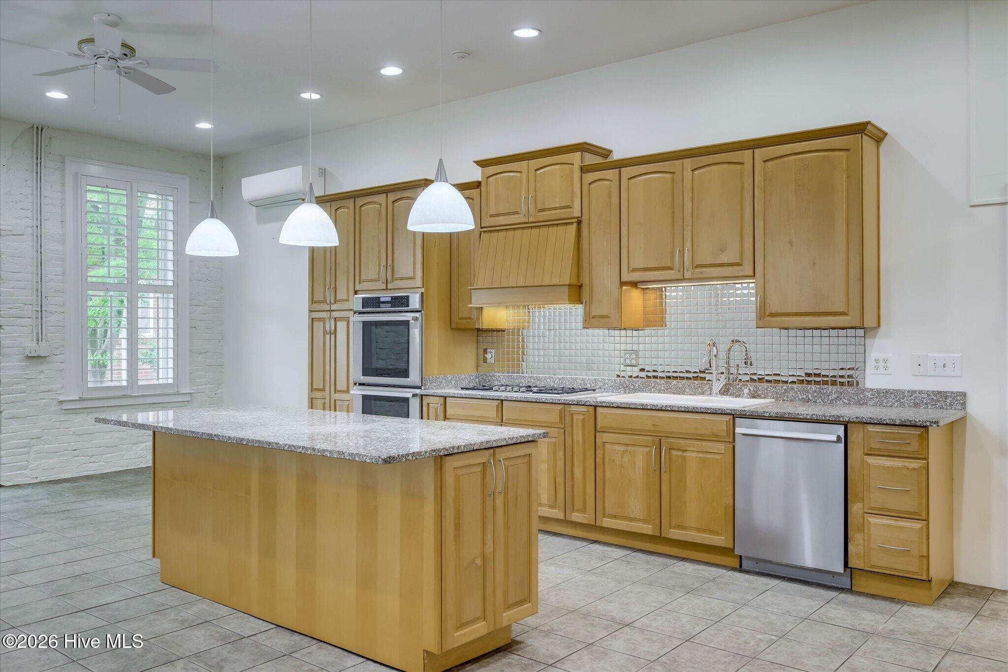 150 Fairfield St kitchen