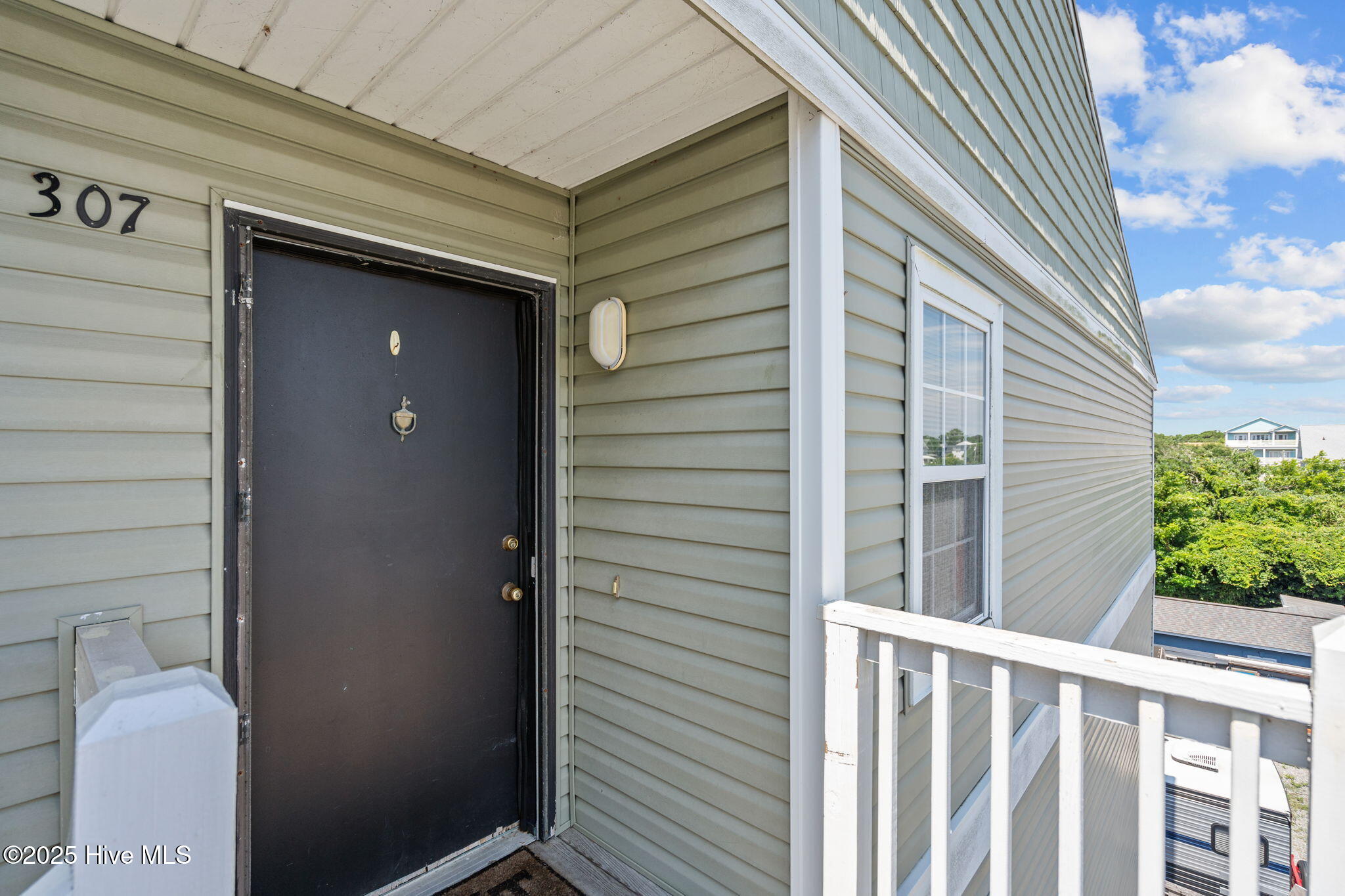 100519120 | Photo 47