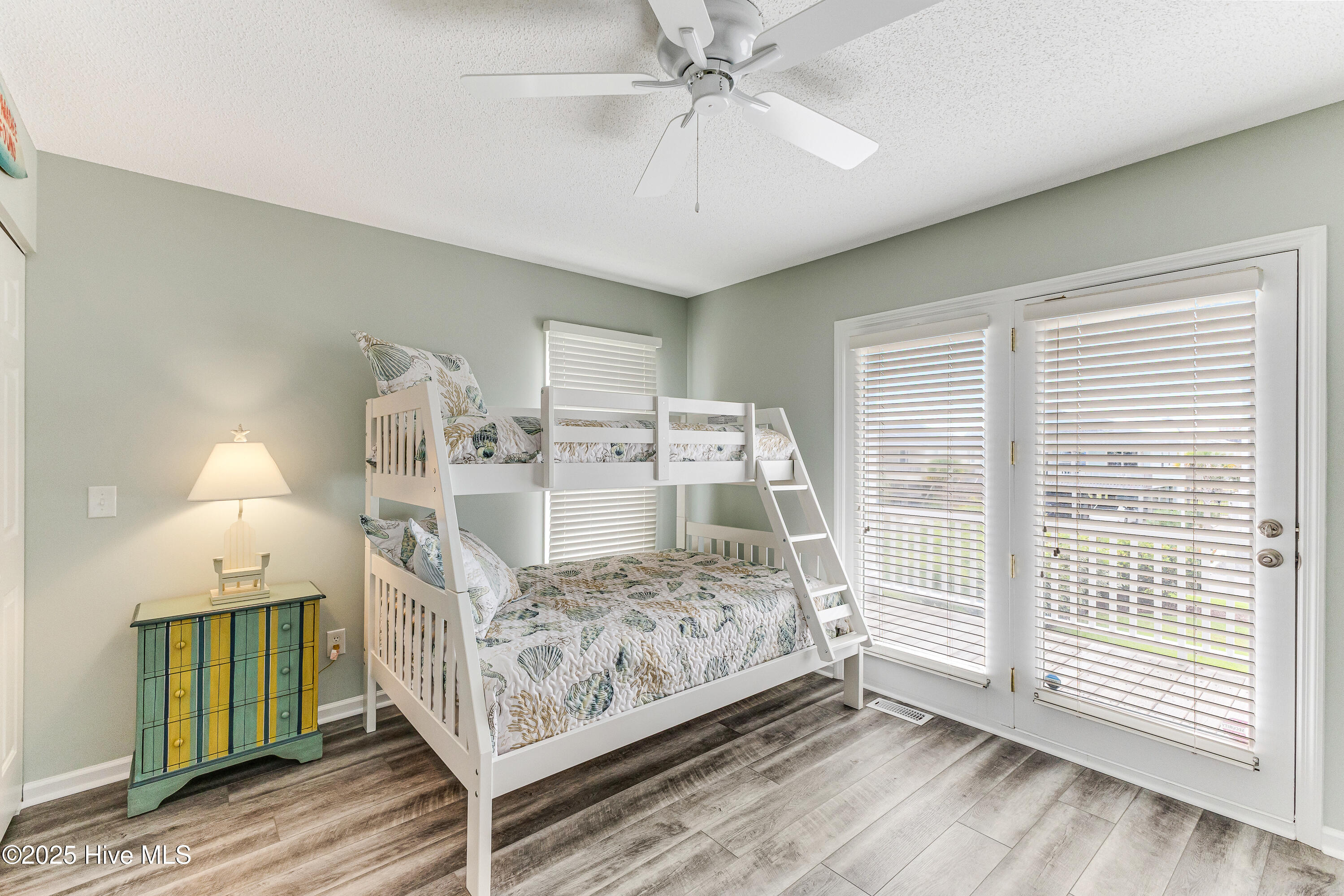 100530273 | Photo 27