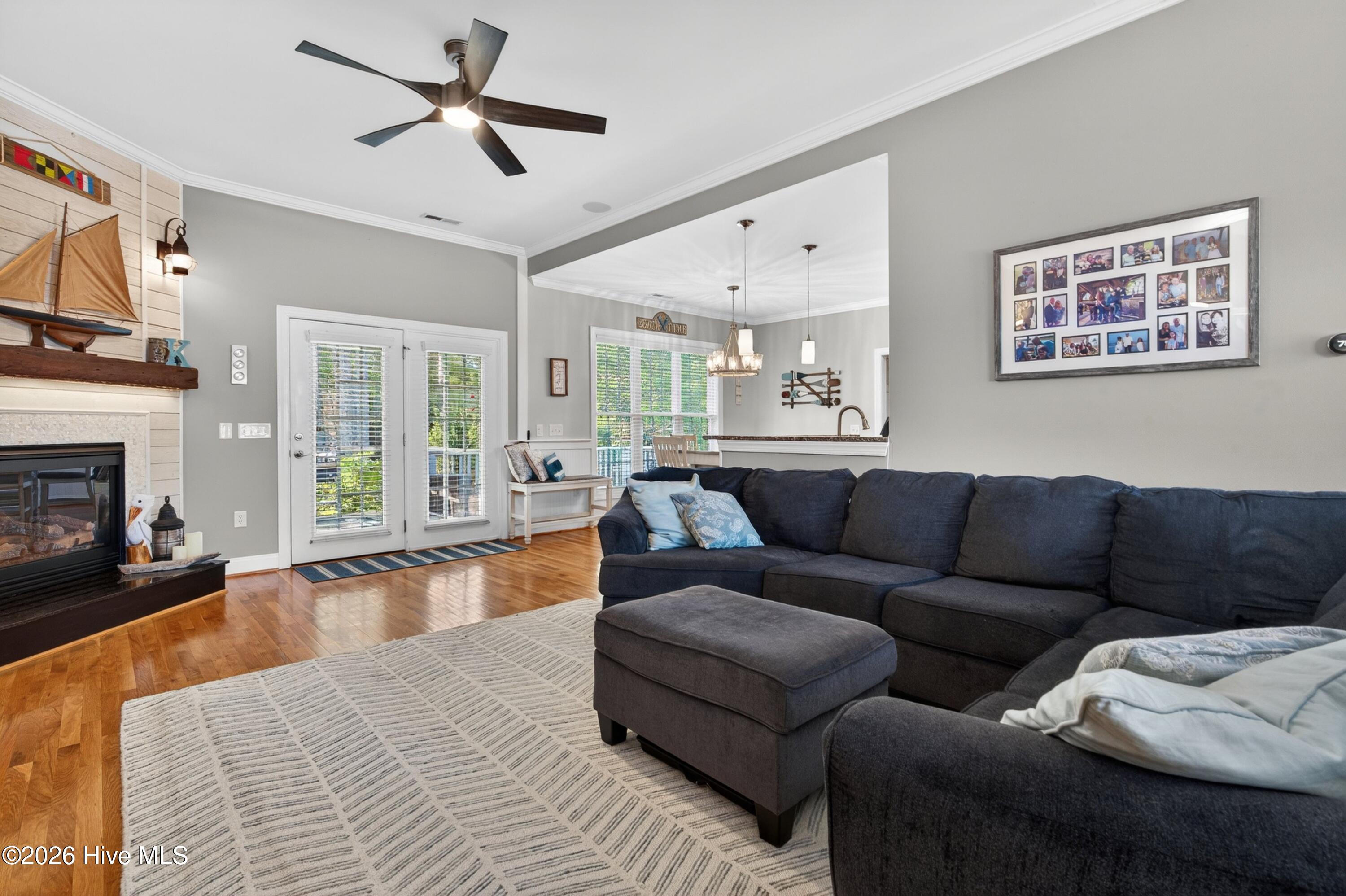 100567726 | Photo 14