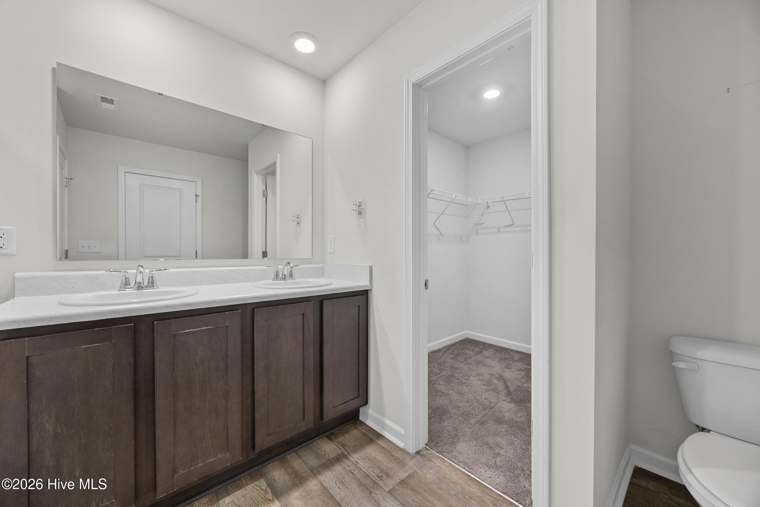 100553351 | Photo 30