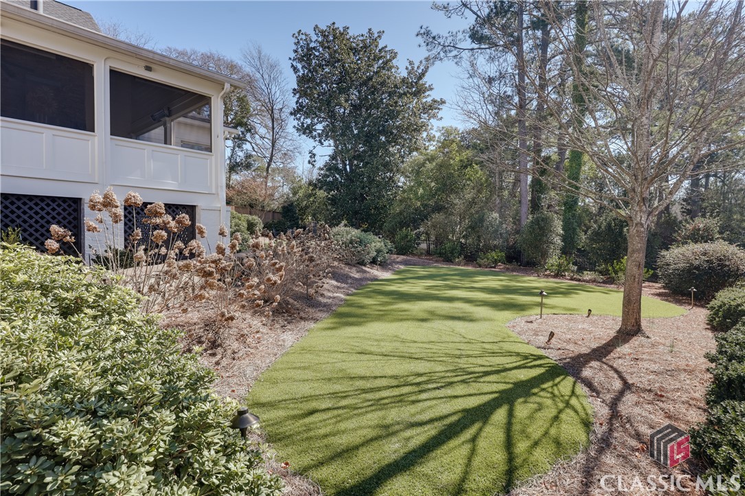 577 Cloverhurst Avenue W