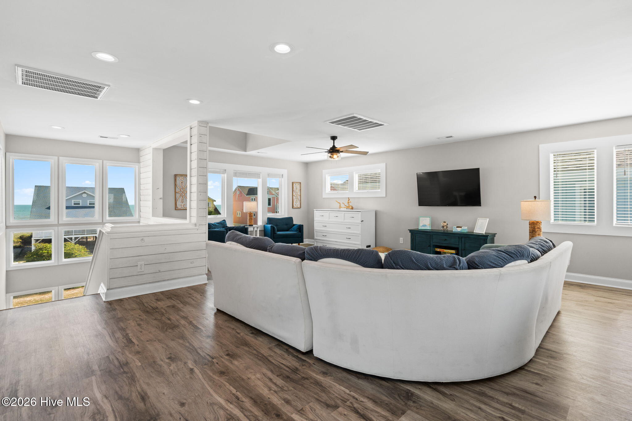 100568458 | Photo 11