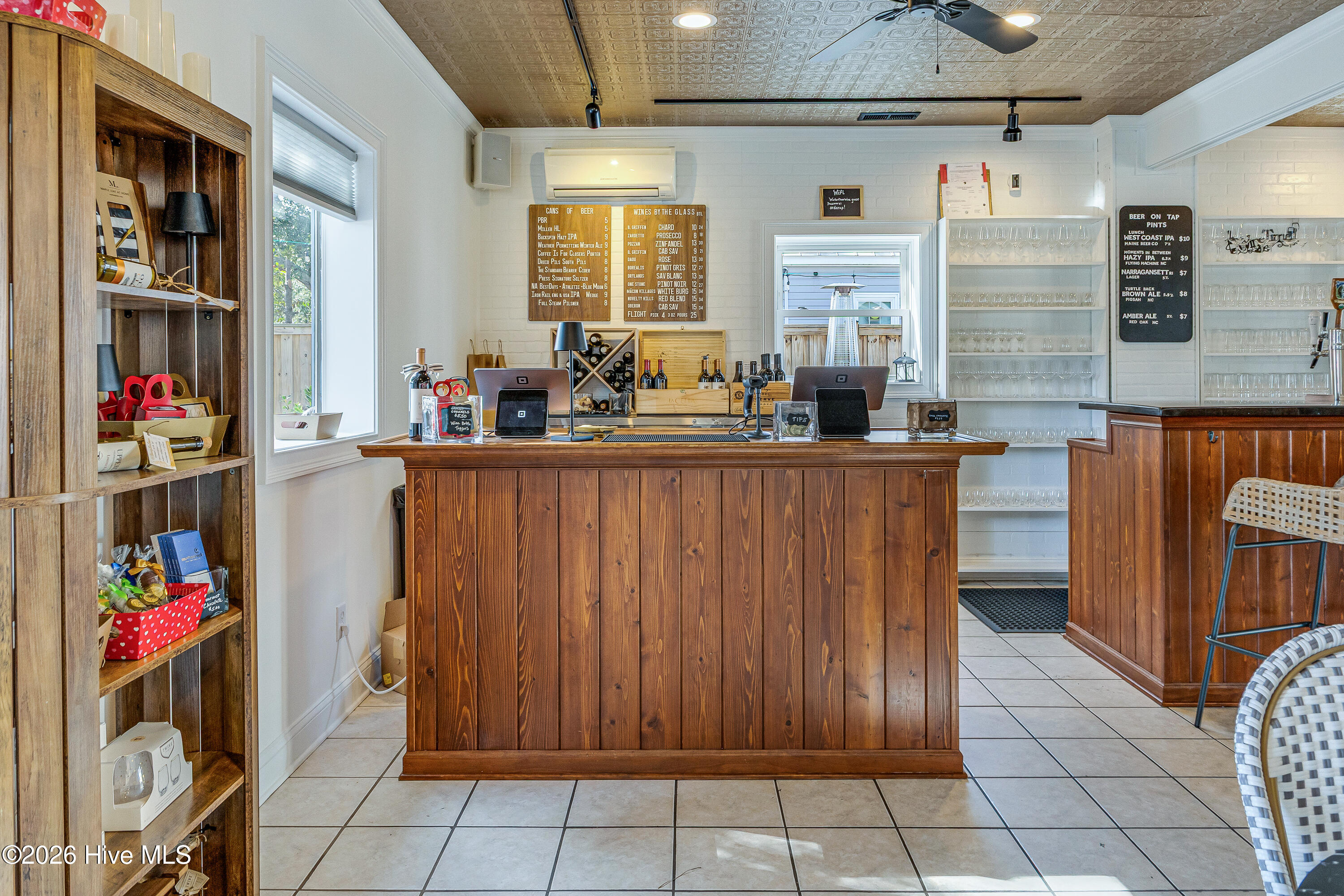 100517348 | Photo 24