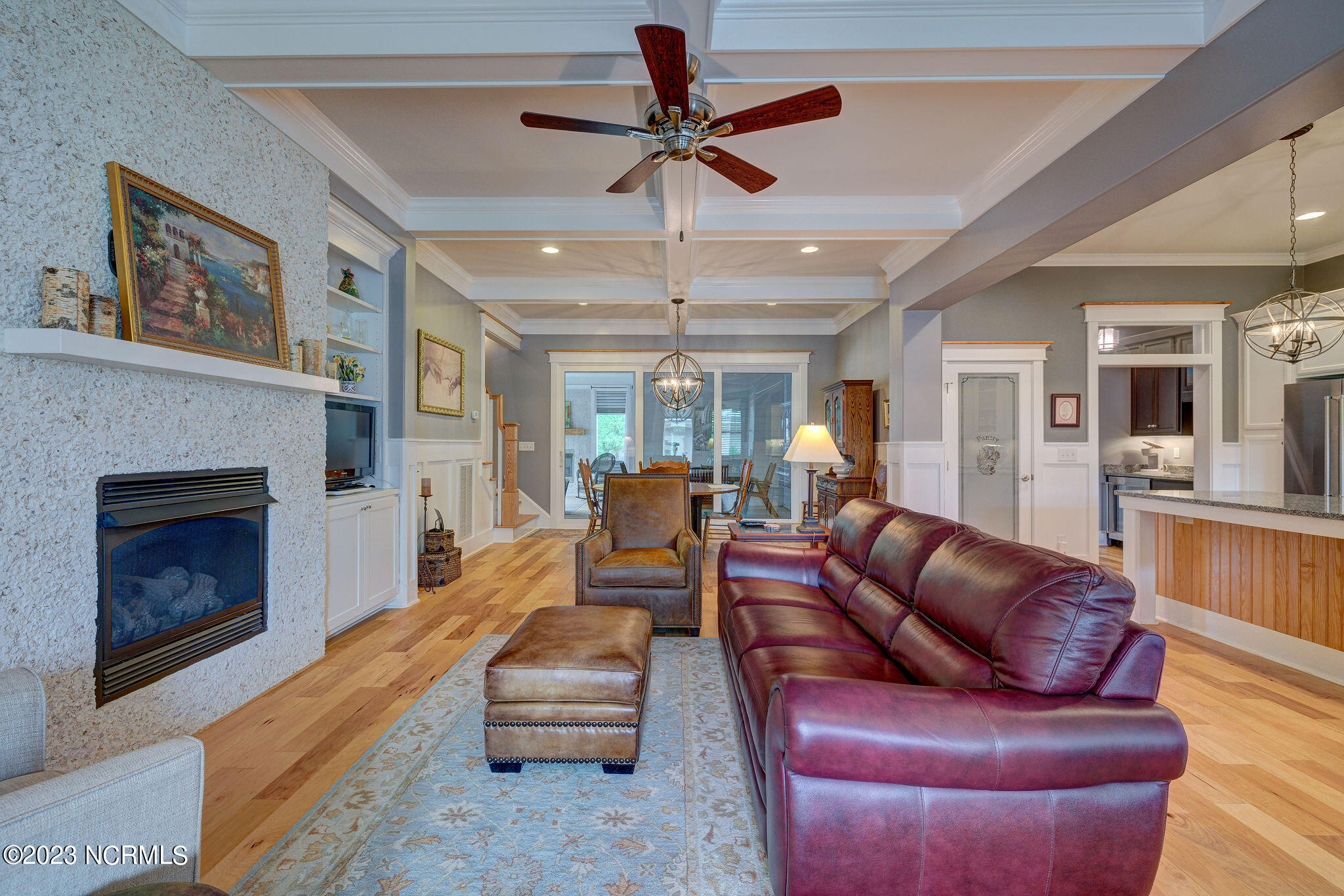 100568046 | Photo 36