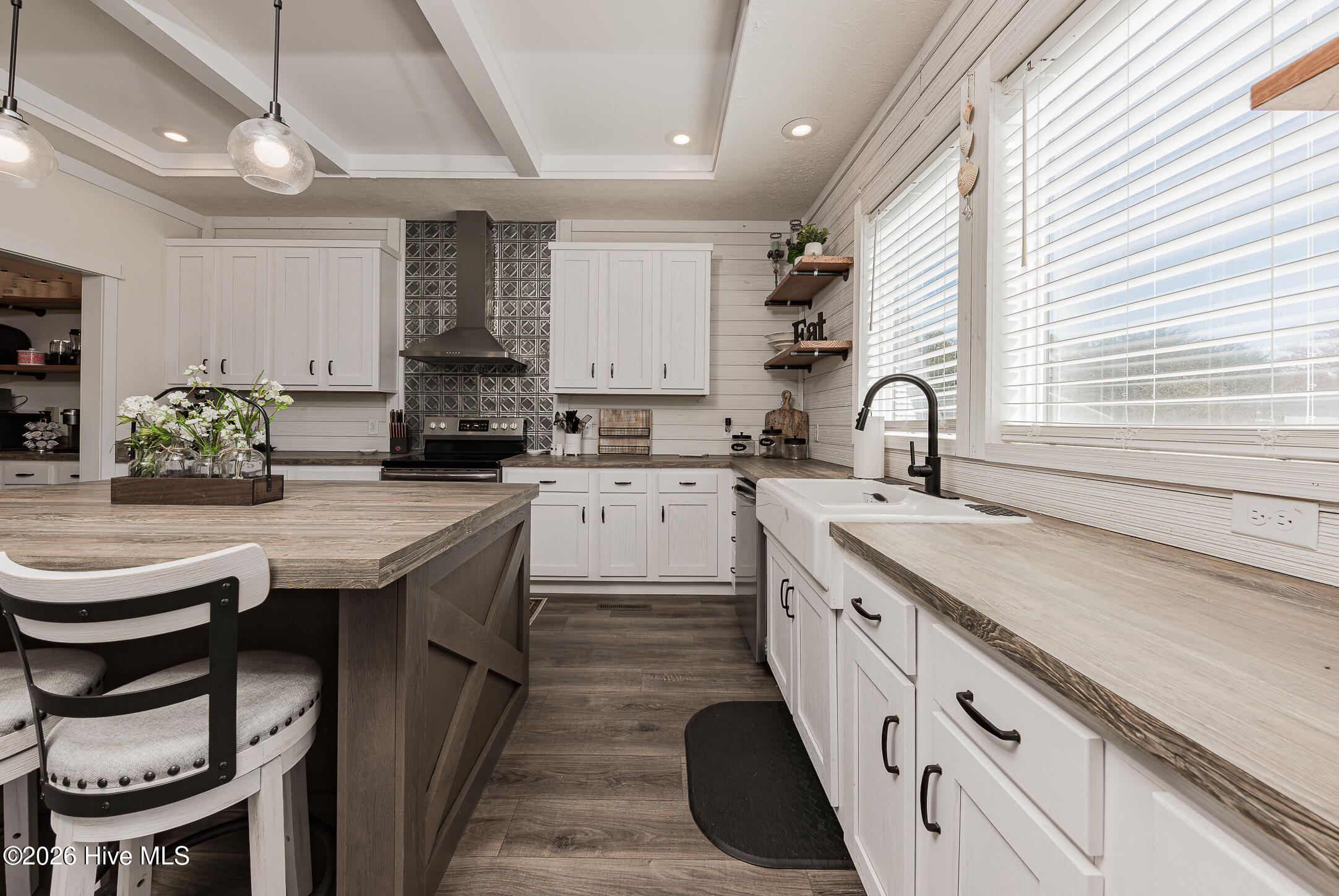 100563969 | Photo 22