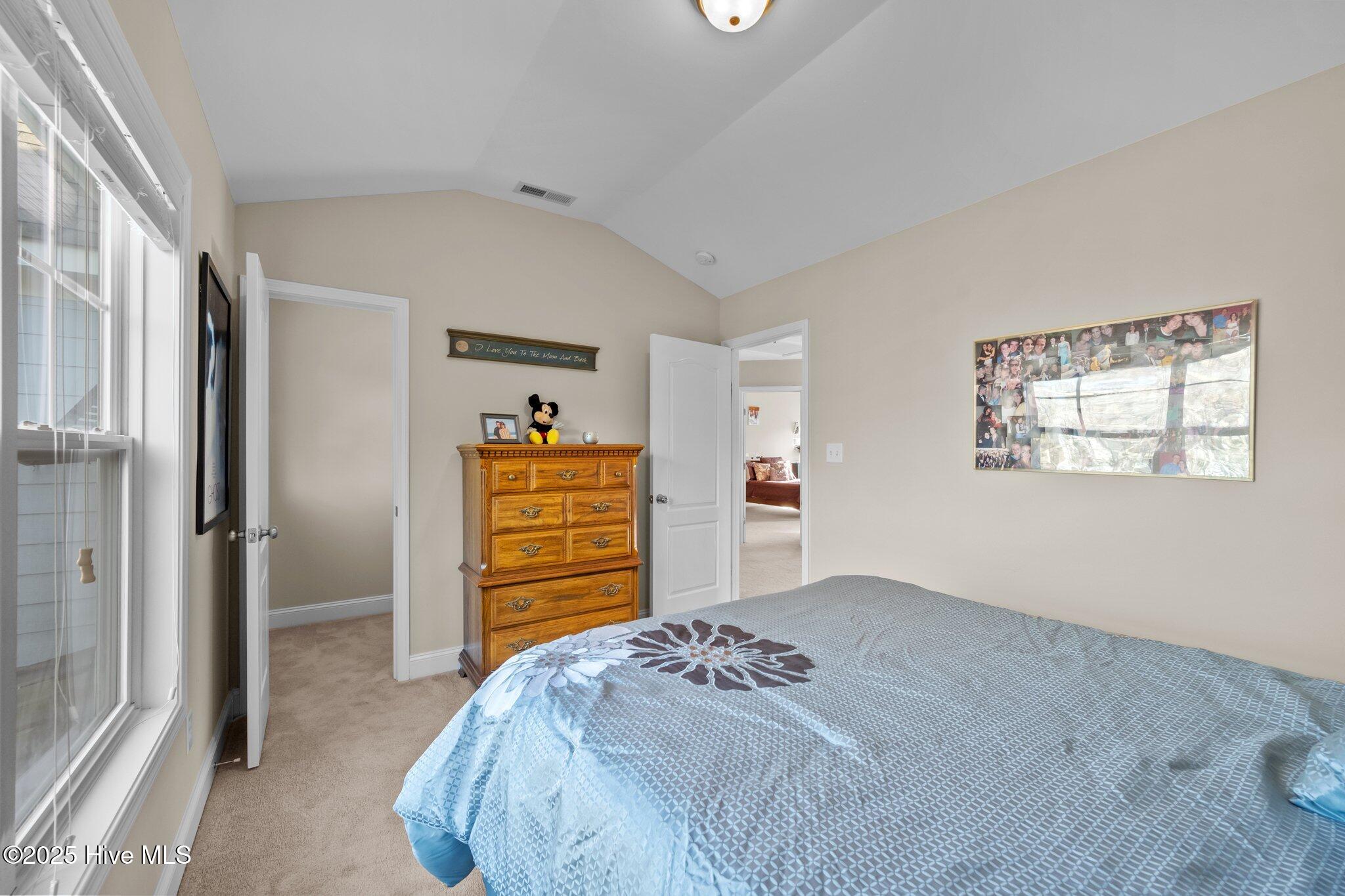 100488790 | Photo 26