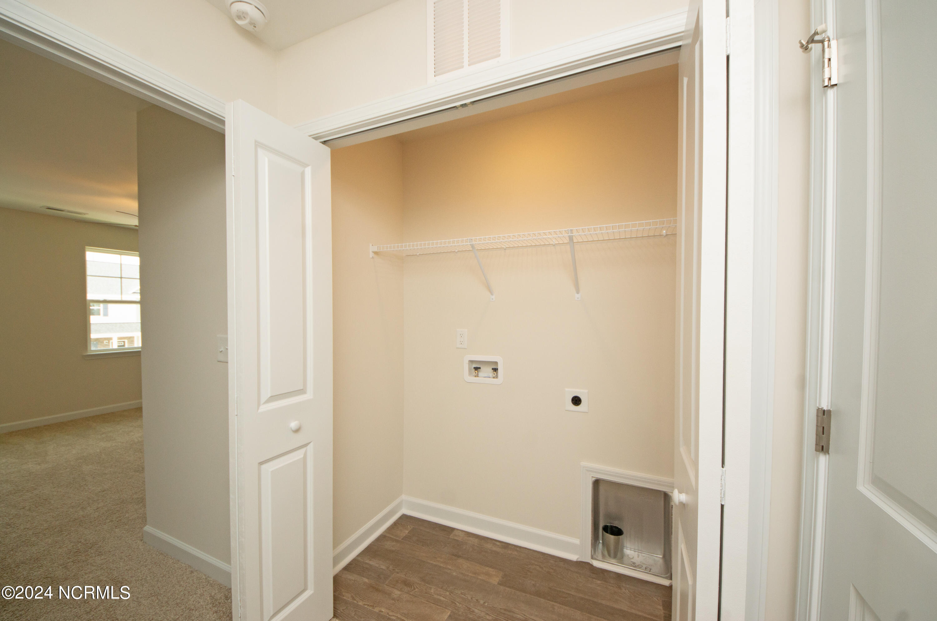 100561401 | Photo 21