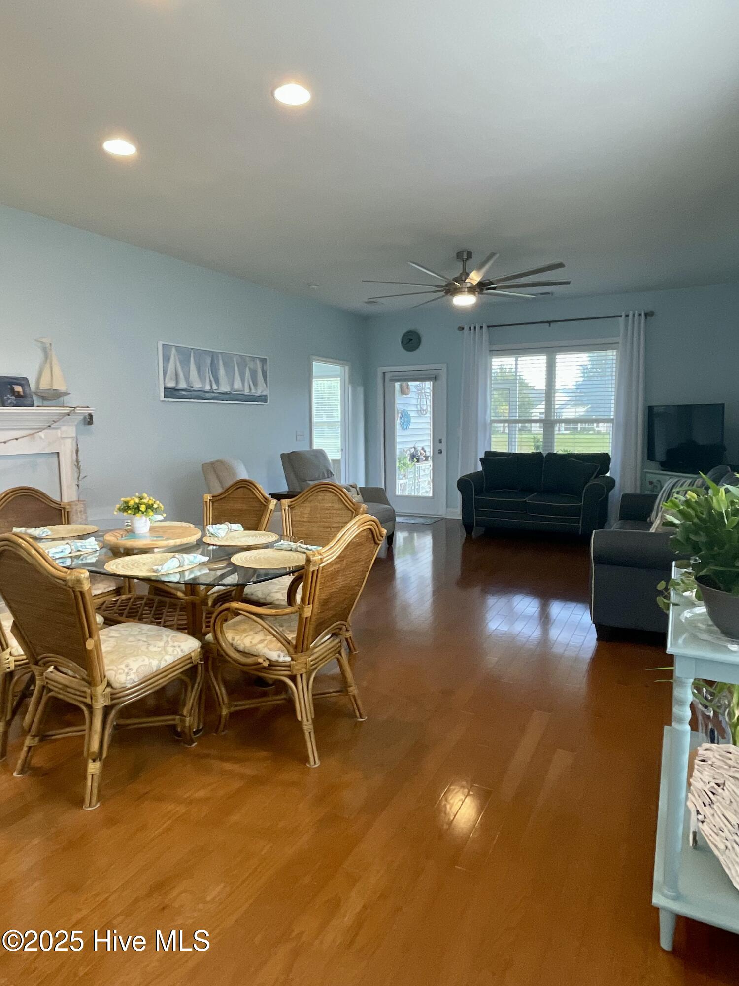 100534104 | Photo 12