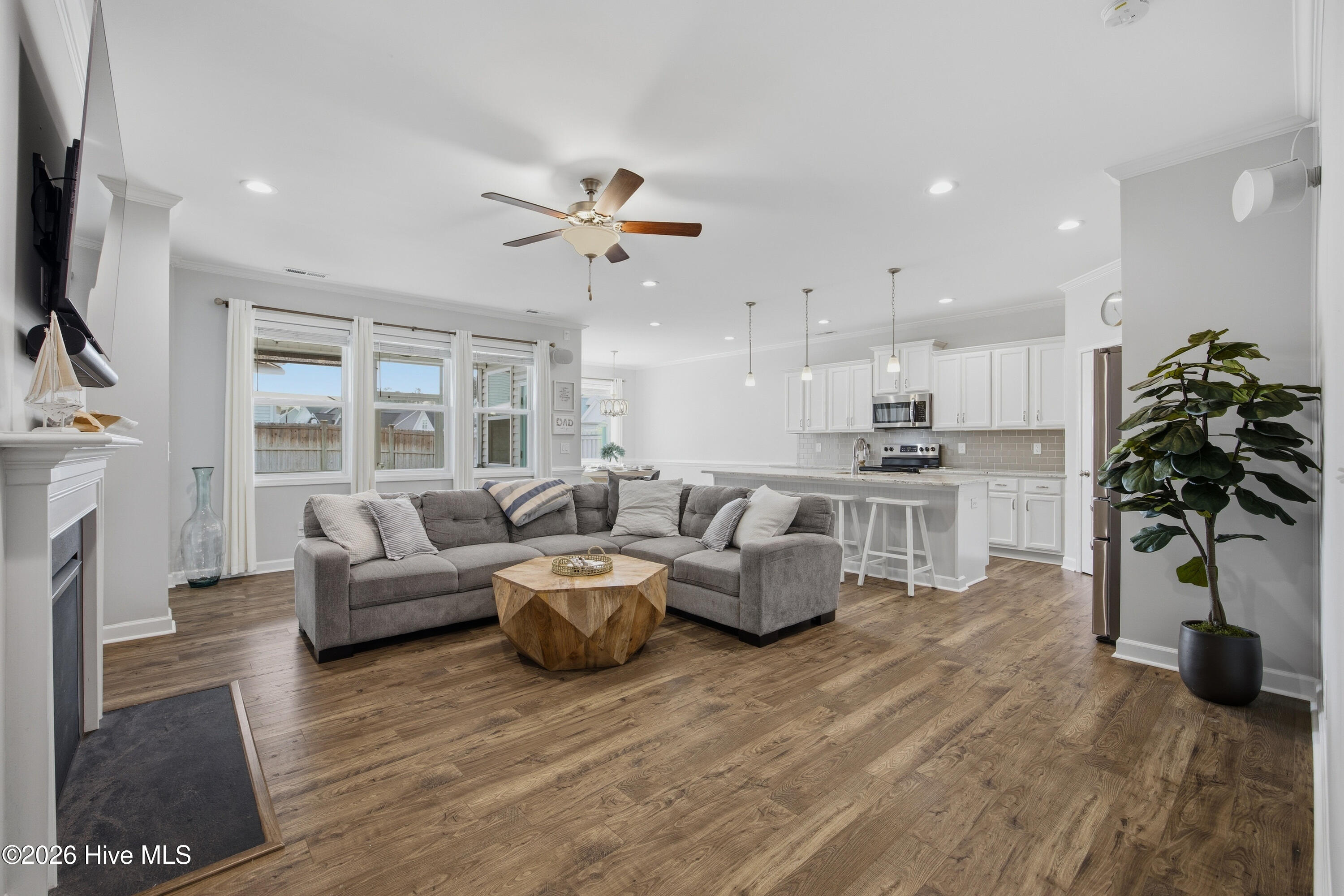 100563122 | Photo 13