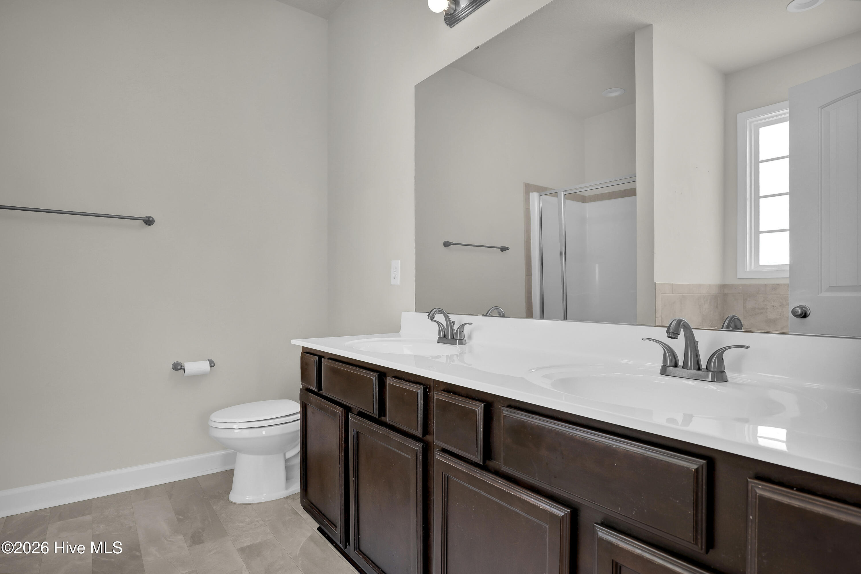 100560306 | Photo 18