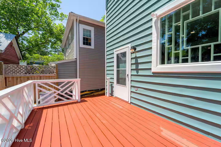 100562028 | Photo 16