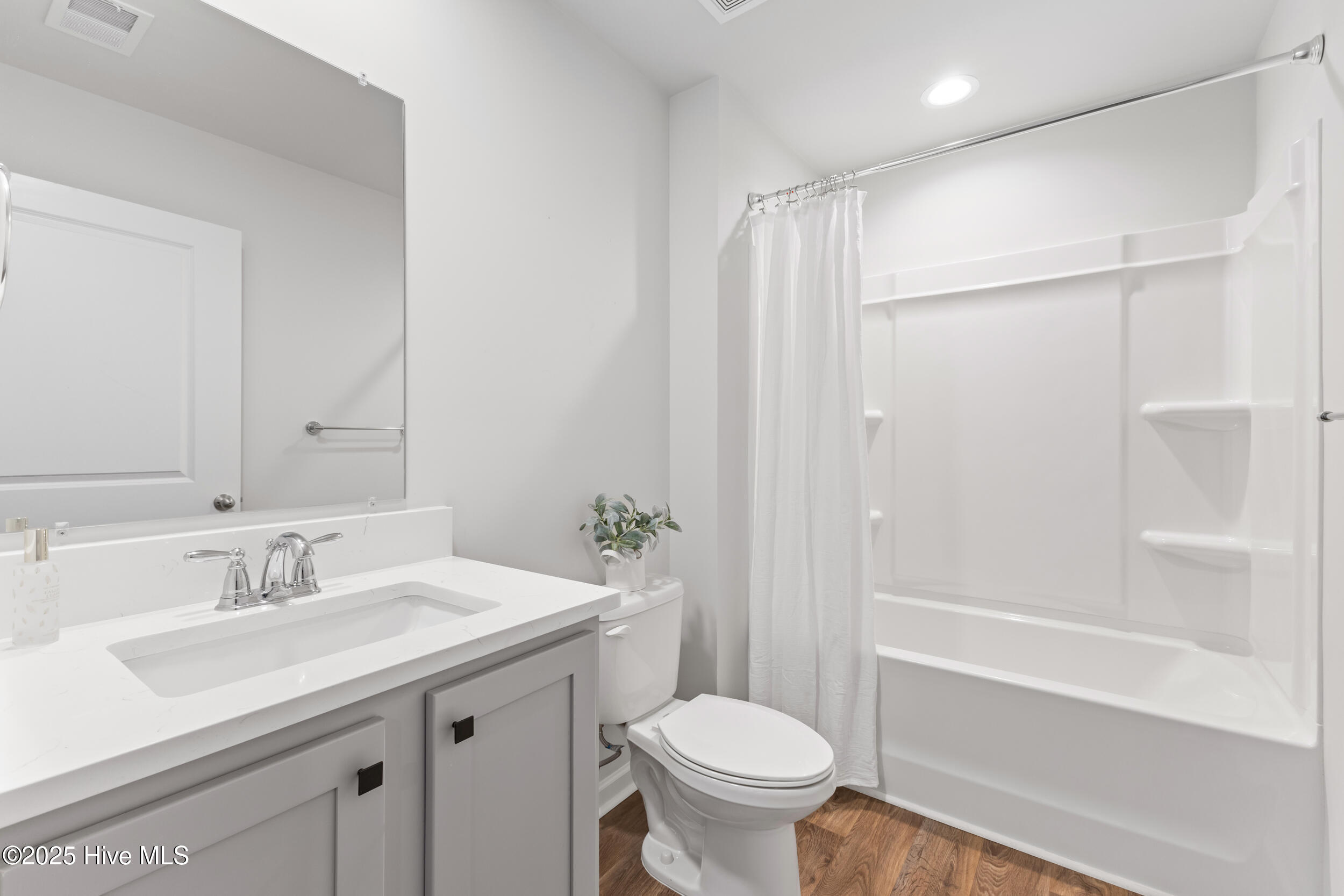 2260 Grande Palms Trail SE, Bolivia, NC 28422 – photo 21: Guest bathroom
