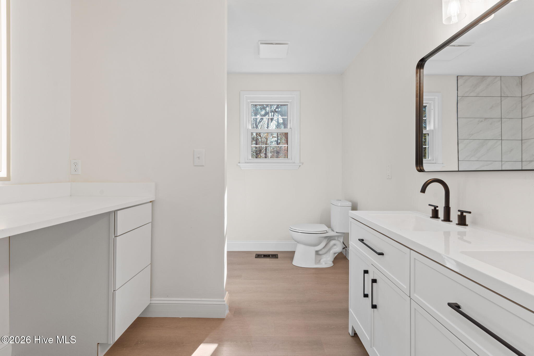 100548429 | Photo 21