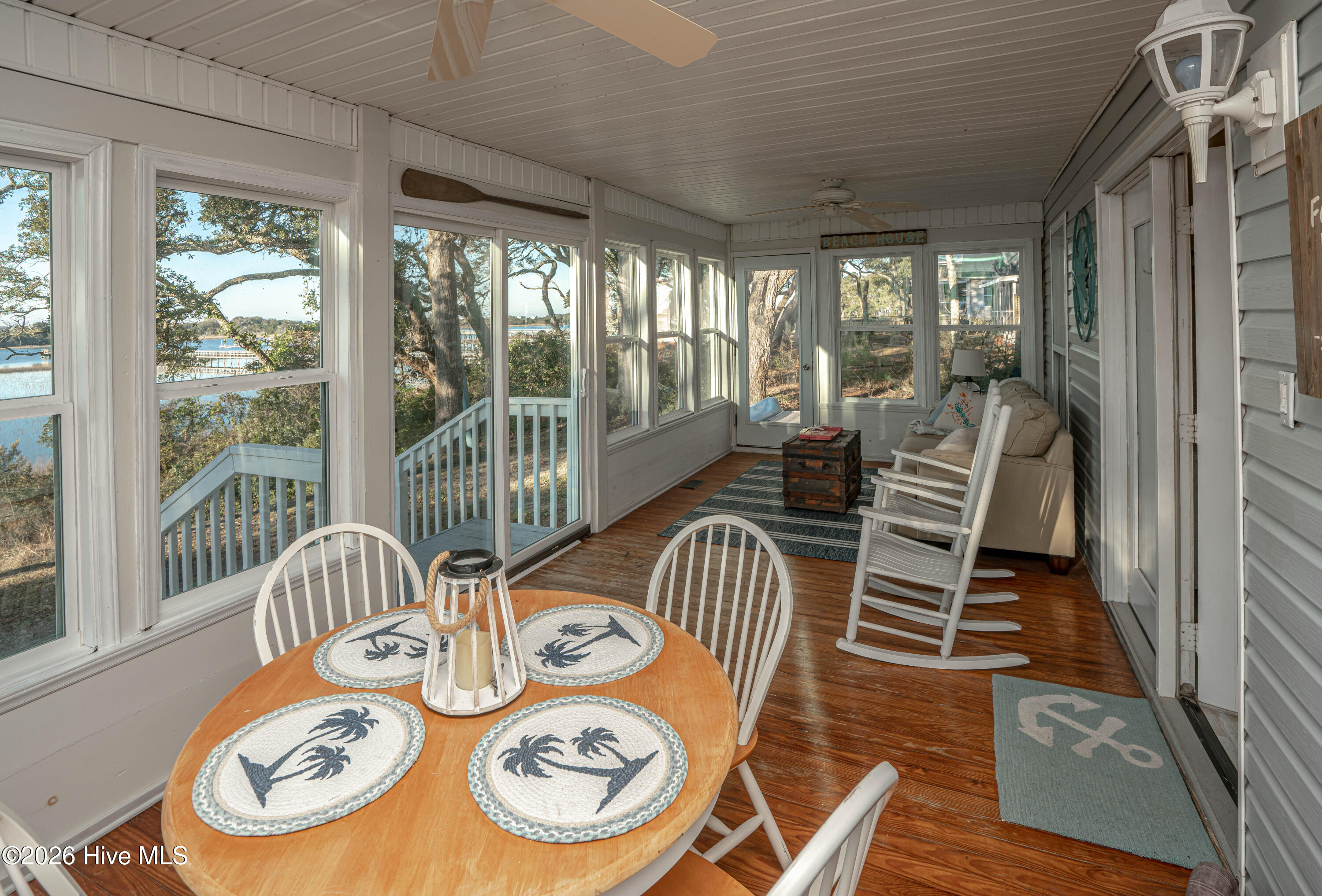 100561840 | Photo 26