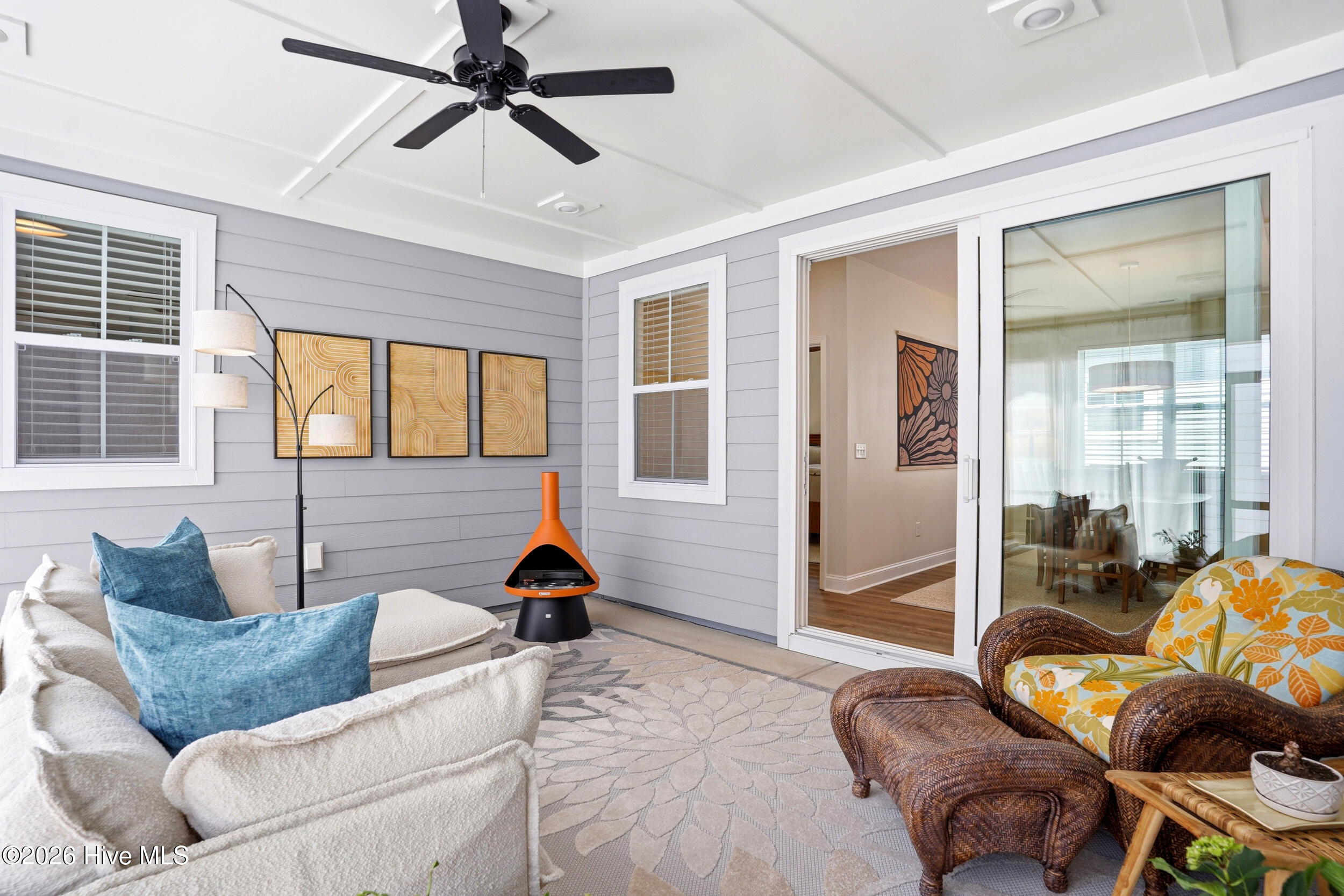 100569050 | Photo 35