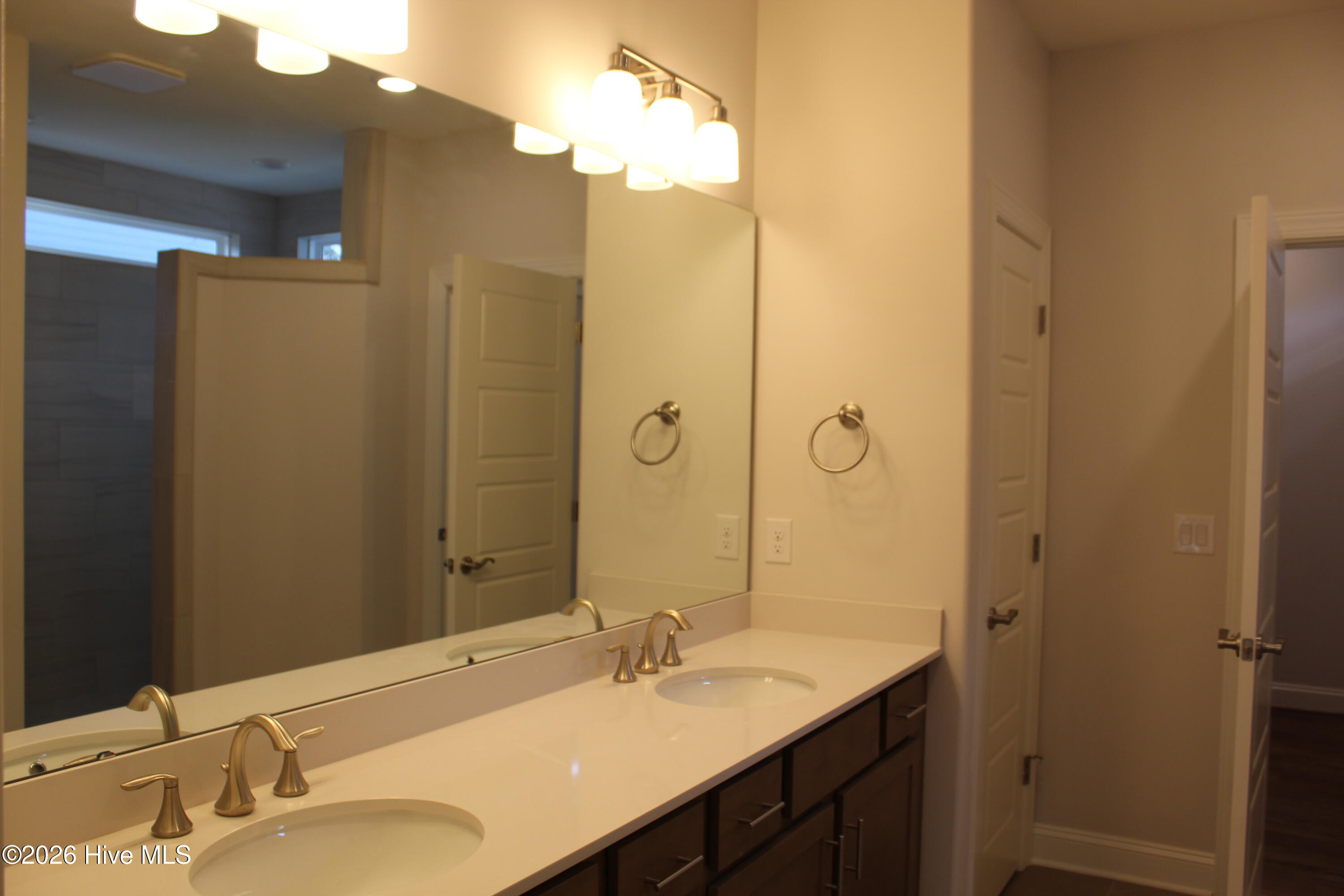 100536128 | Photo 13