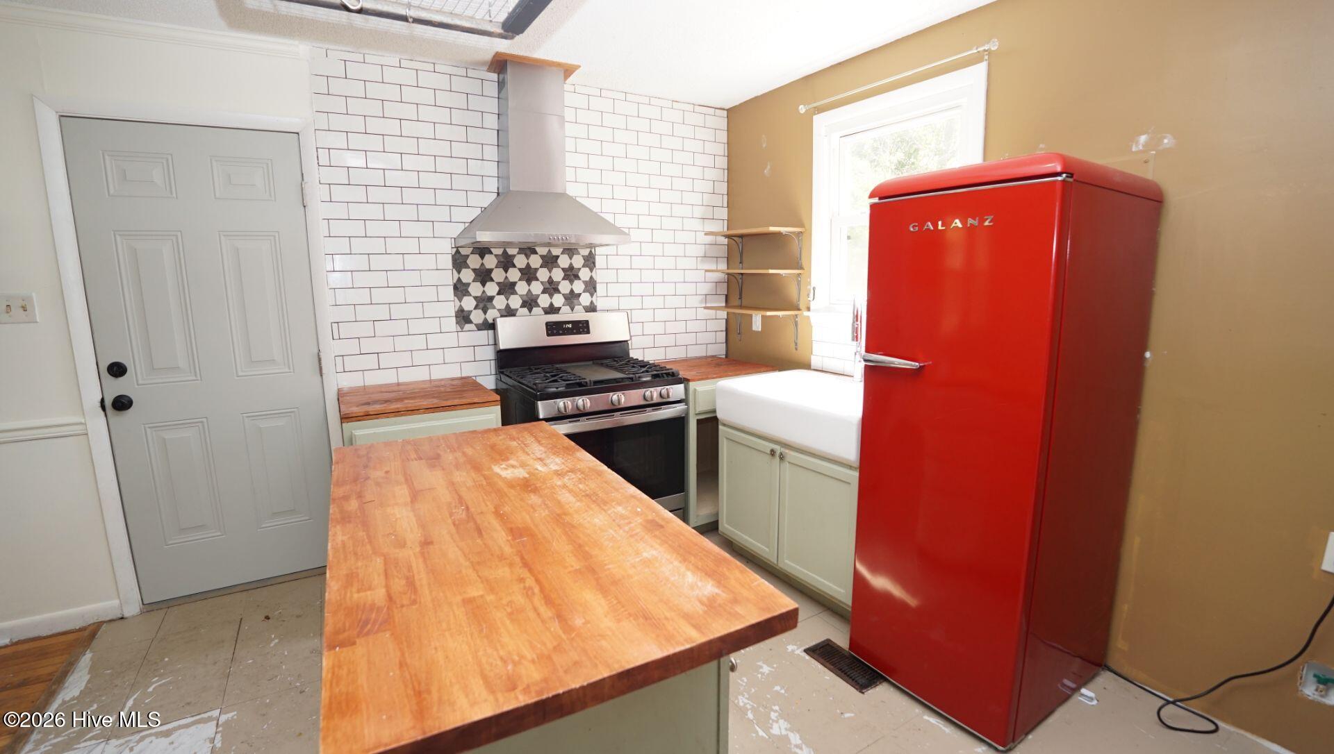 100566833 | Photo 14