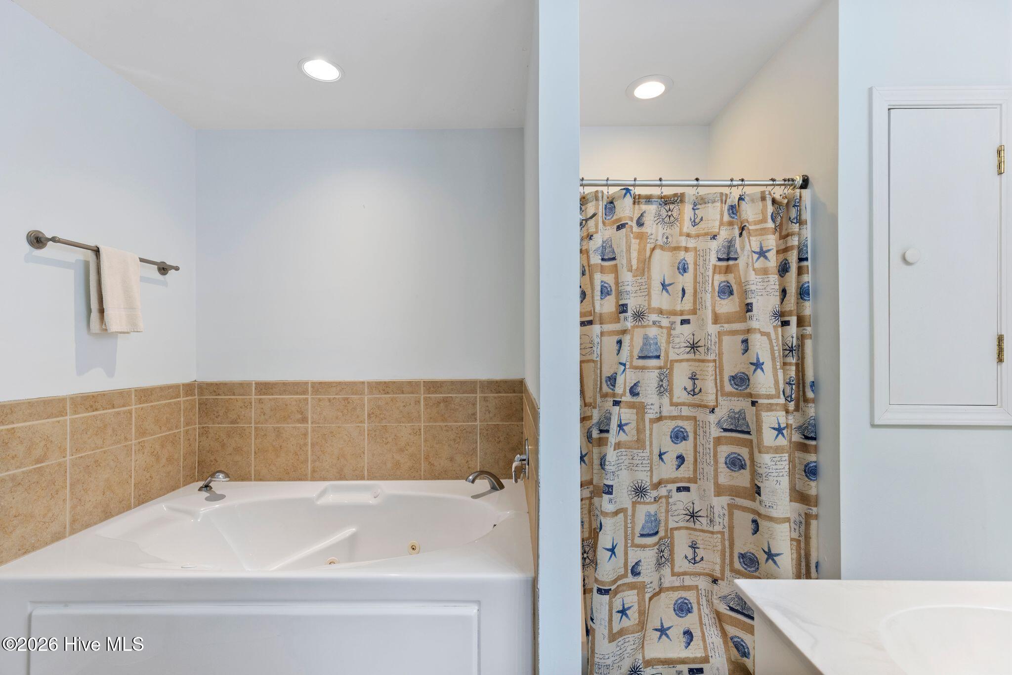 100570292 | Photo 30