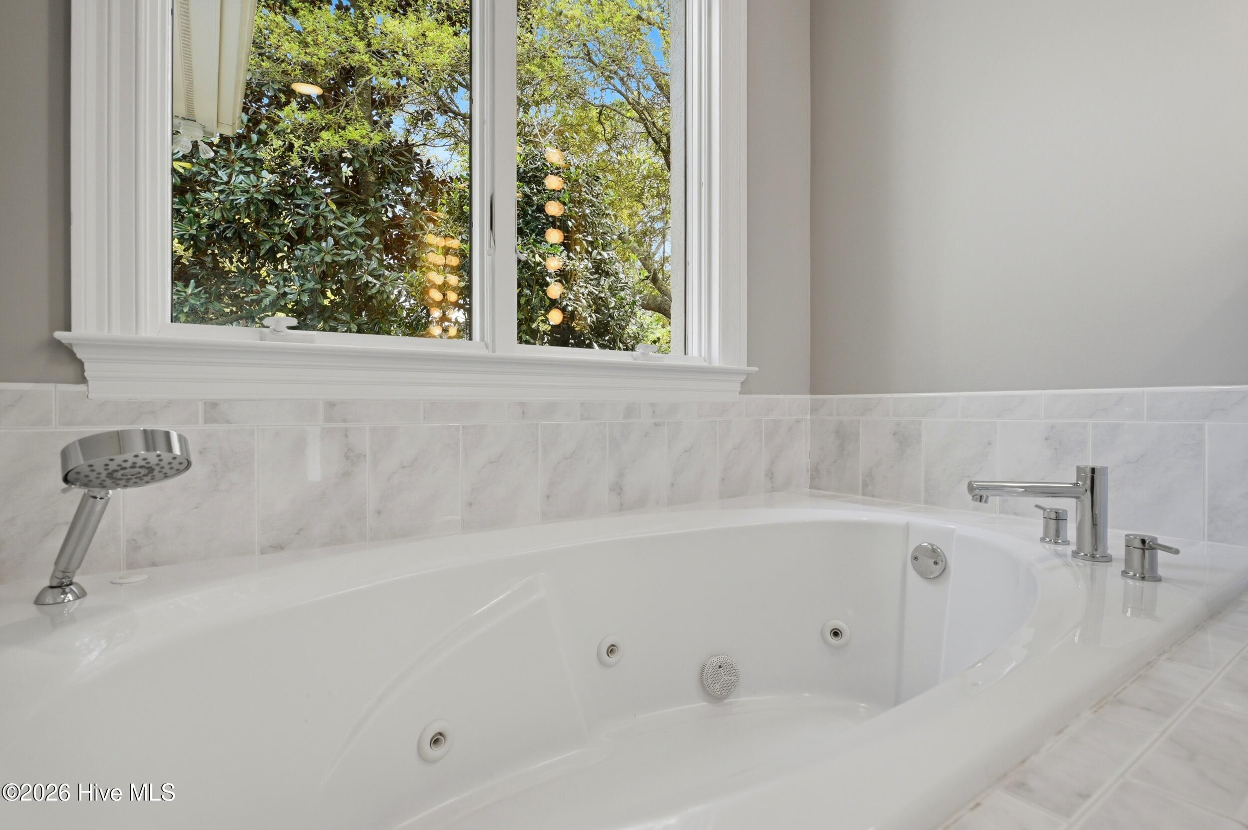 100566149 | Photo 30