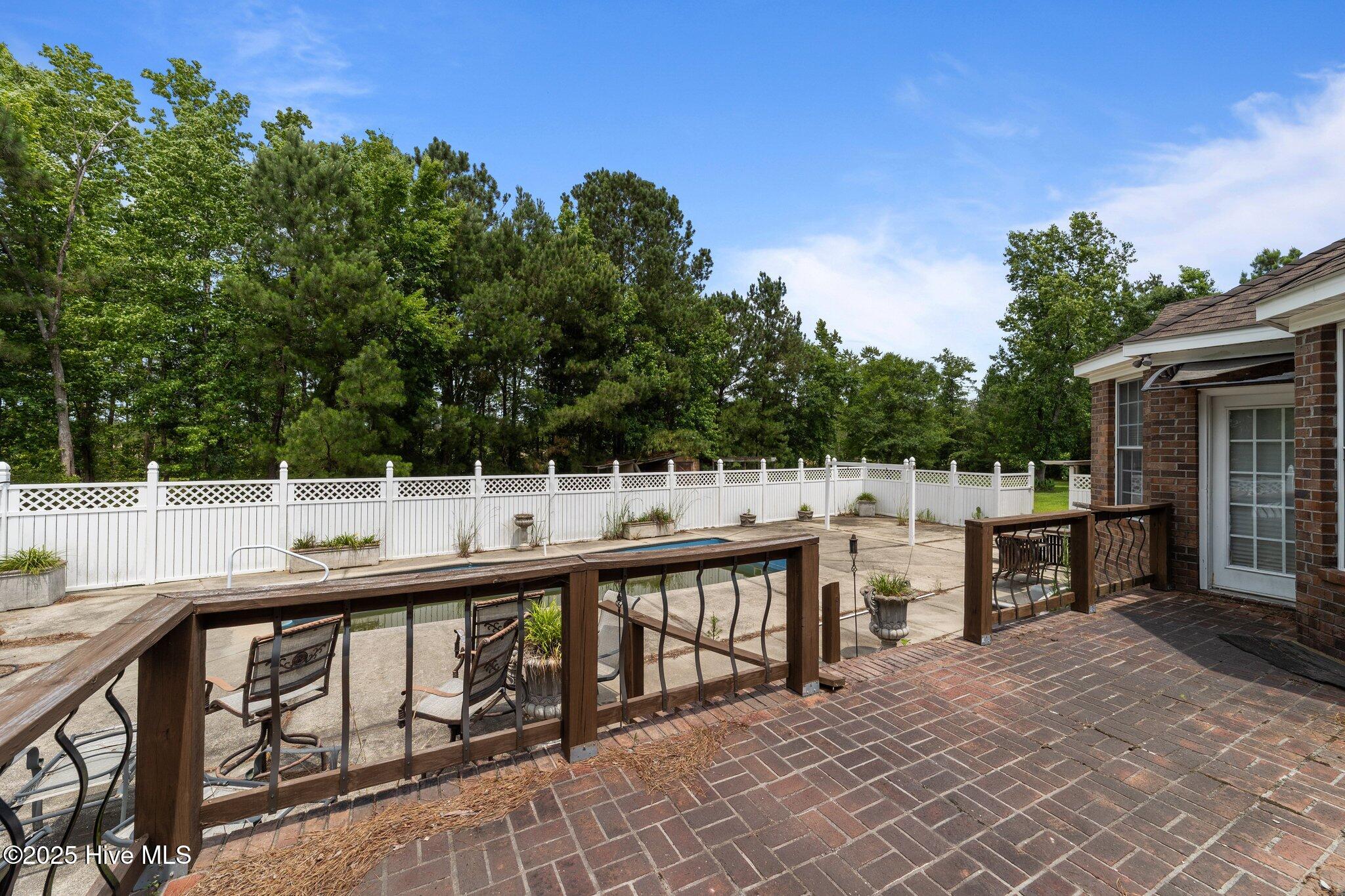 100513864 | Photo 42