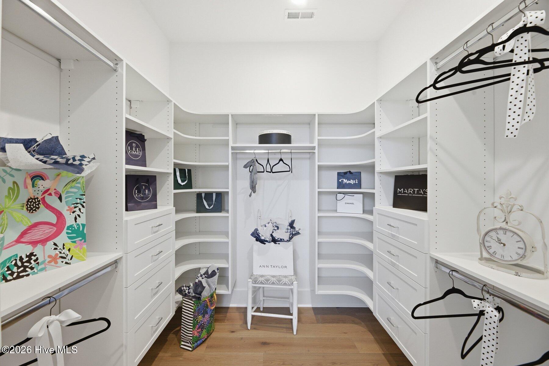 100490520 | Photo 32