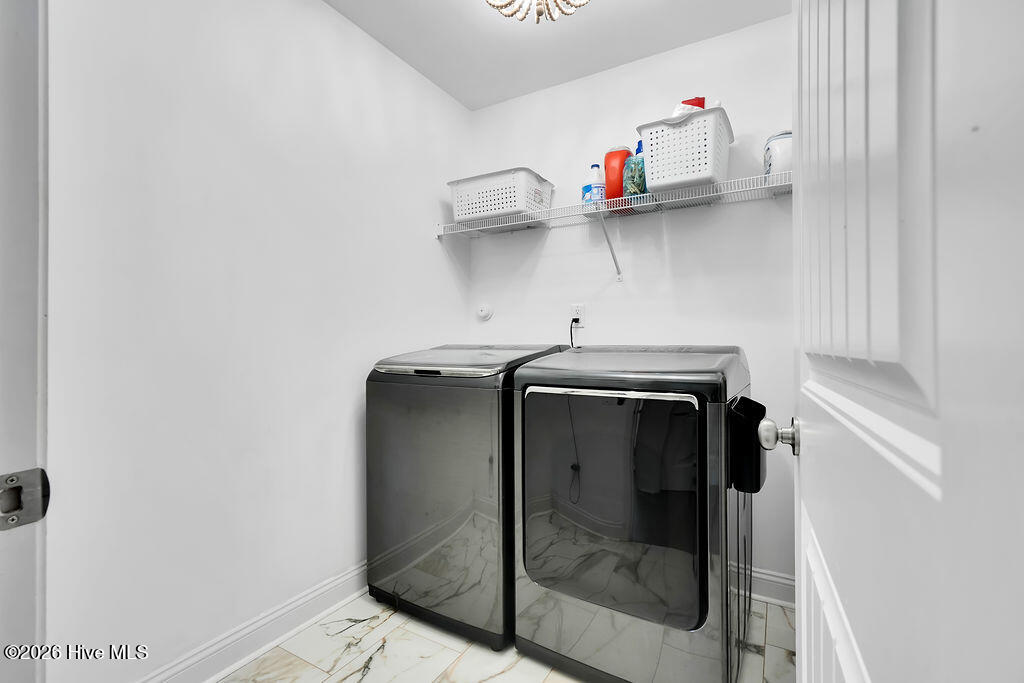 100565738 | Photo 34