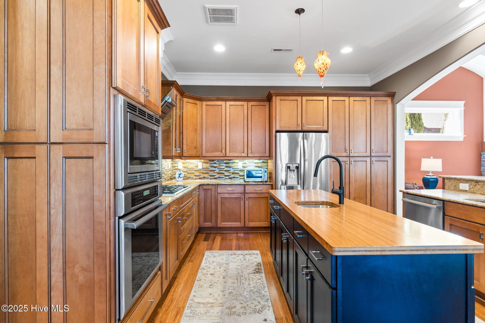 100540302 | Photo 19