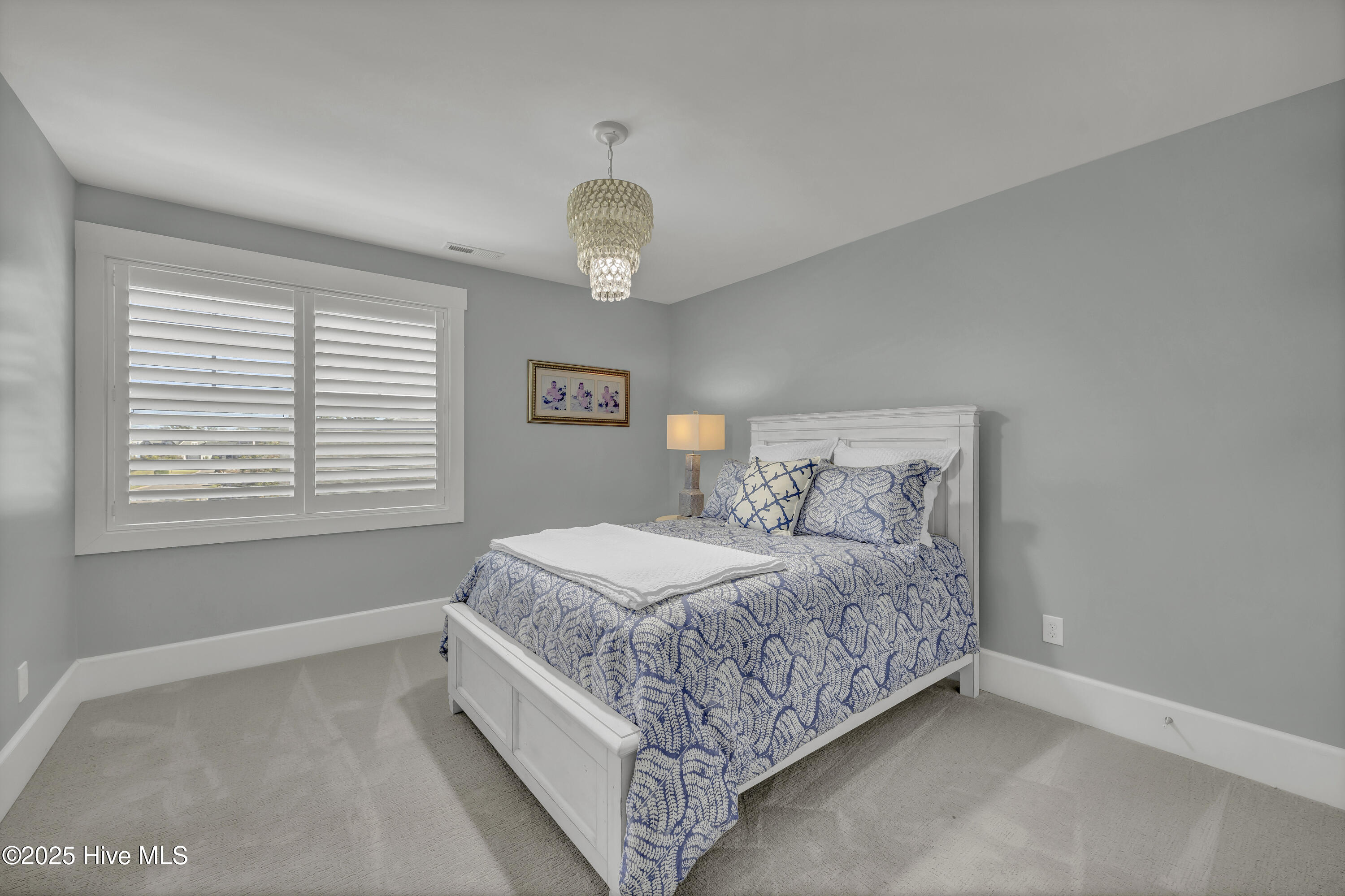 100538273 | Photo 38