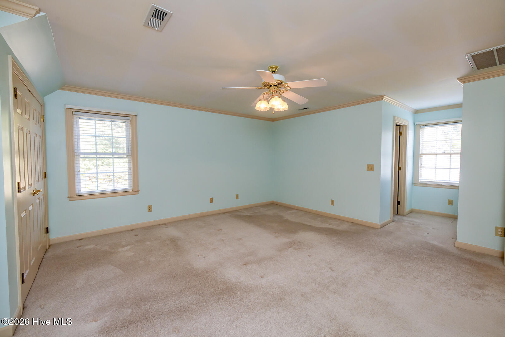 100570429 | Photo 41