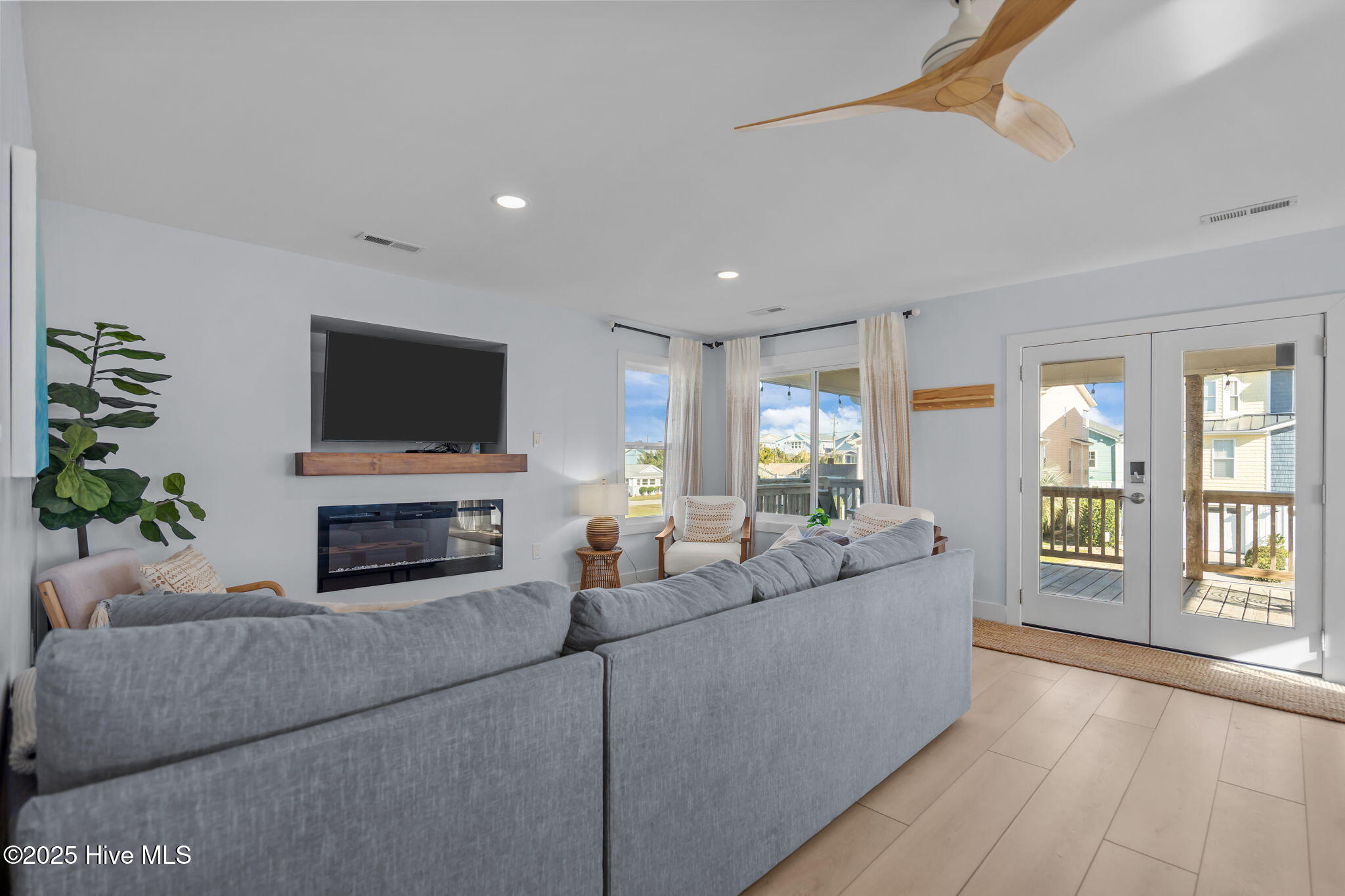 100541863 | Photo 17