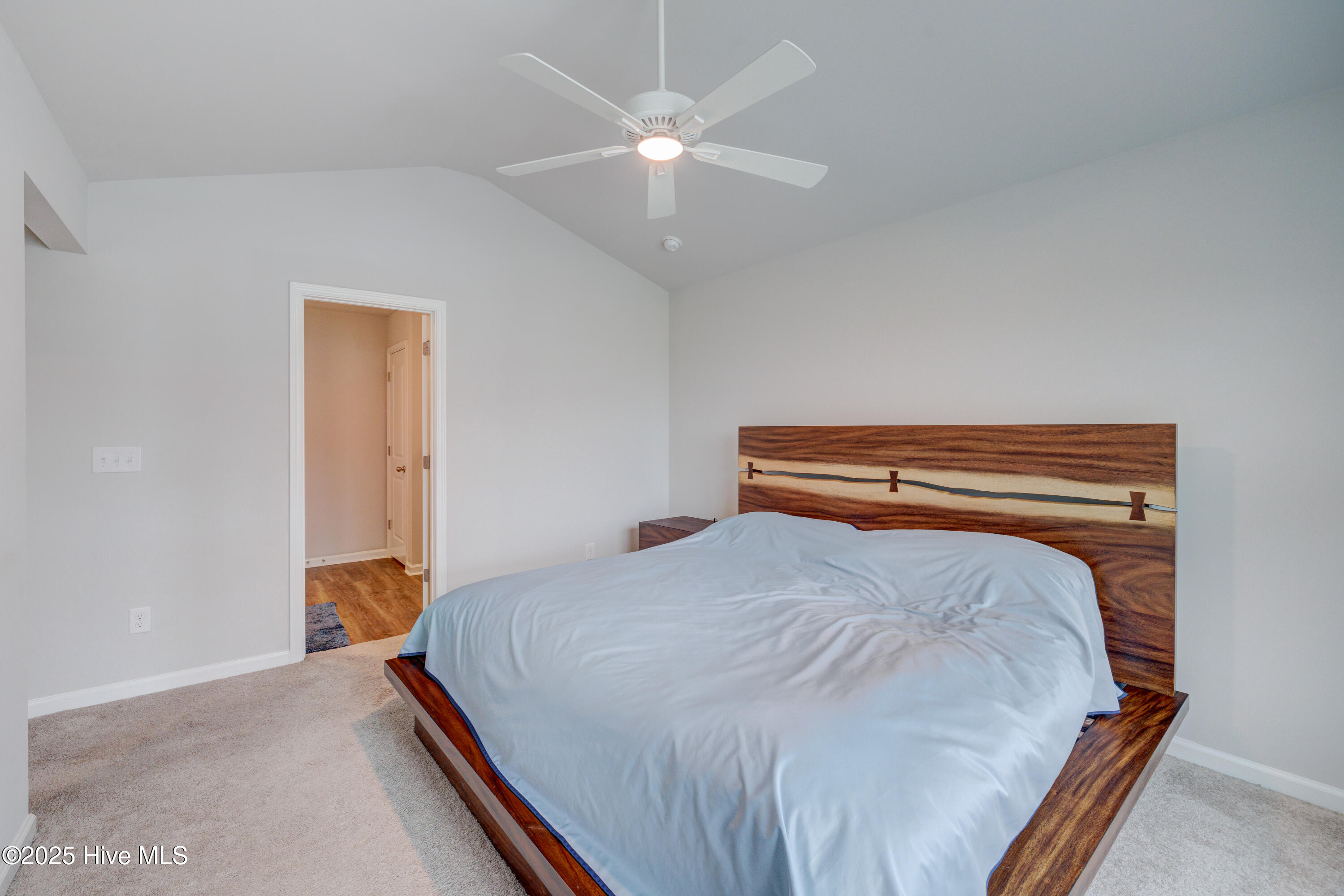 100524829 | Photo 37