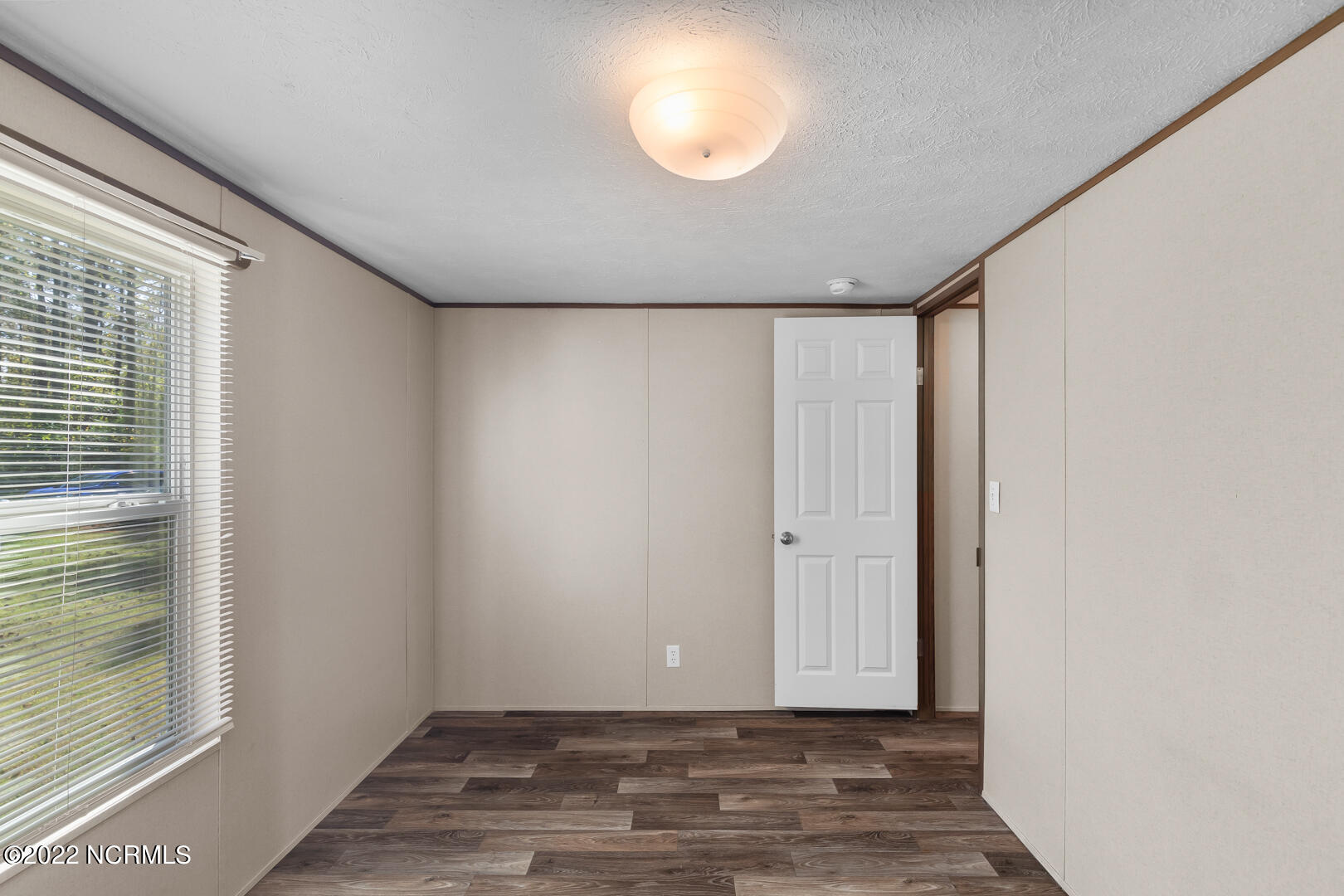 100543984 | Photo 25