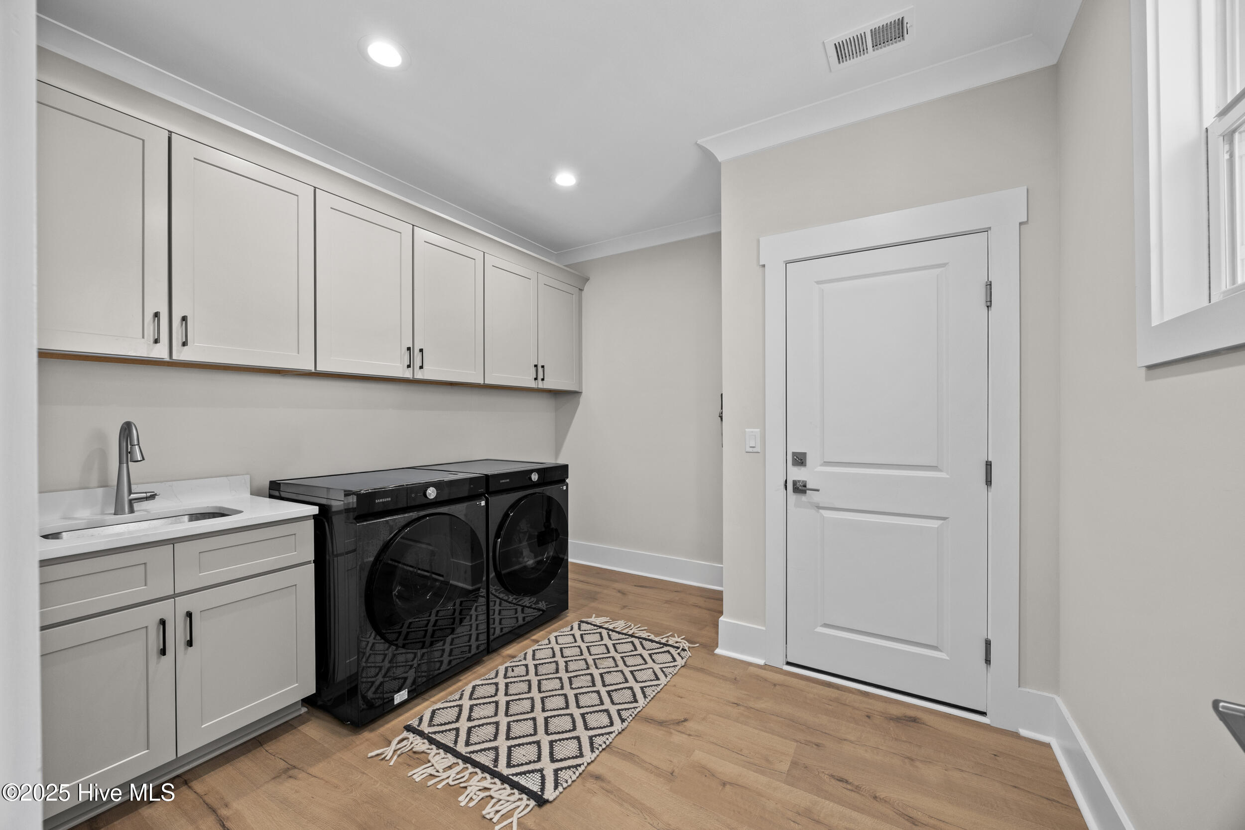 100559314 | Photo 33