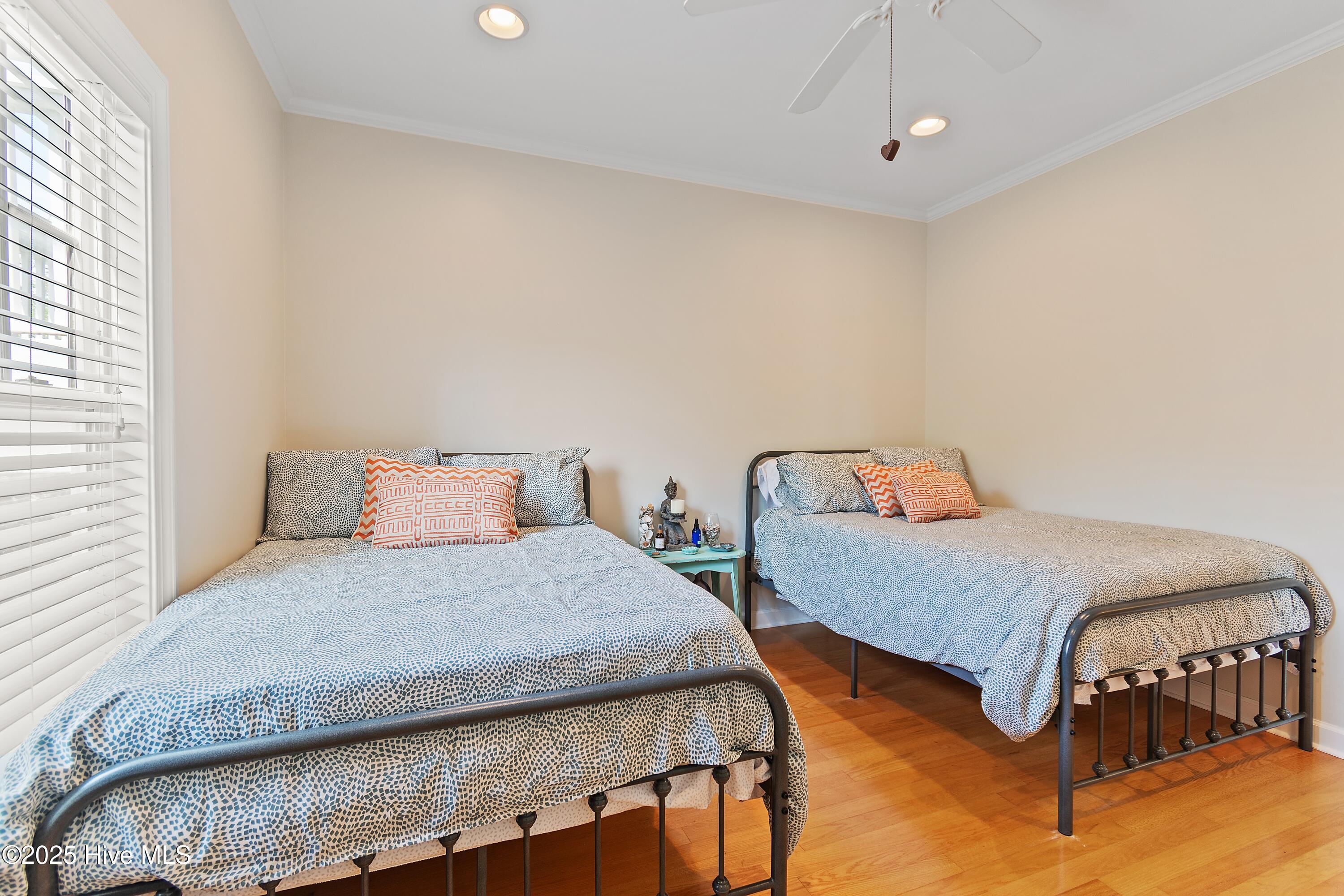 100502983 | Photo 23