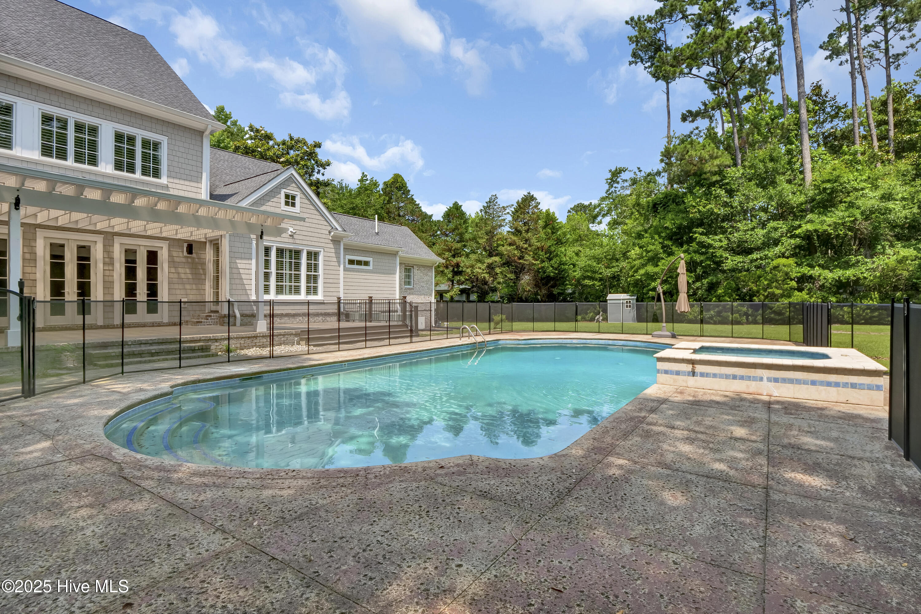 100552605 | Photo 68