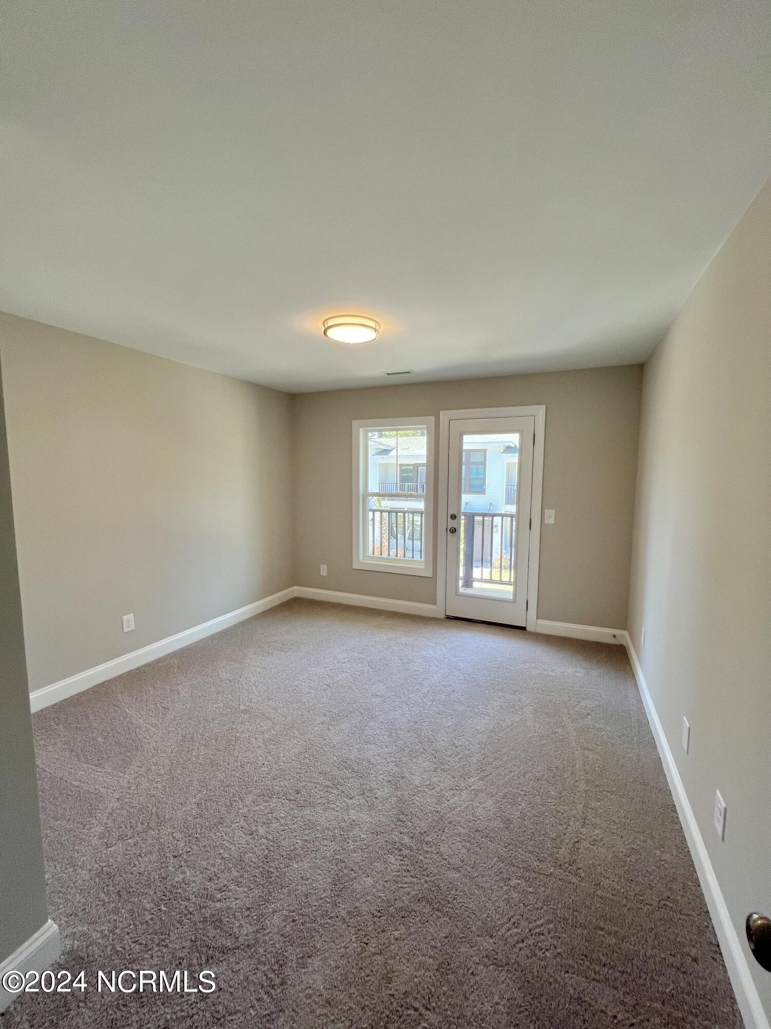 100537715 | Photo 15