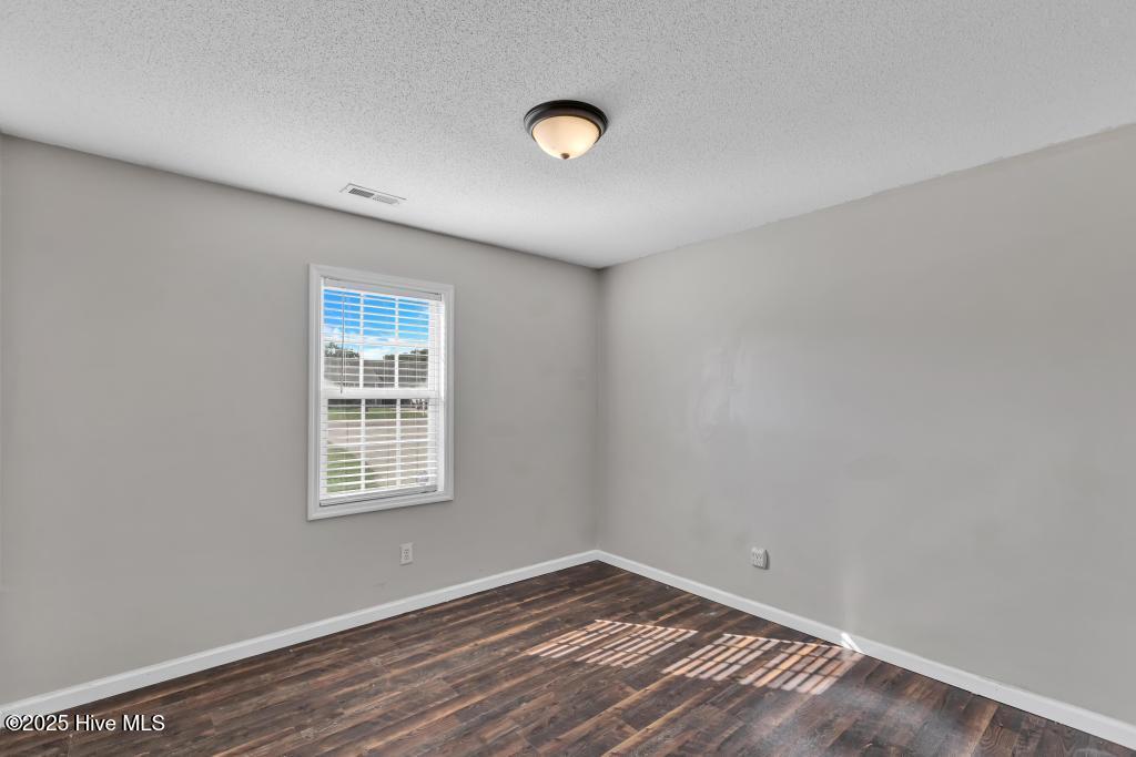 100540803 | Photo 13