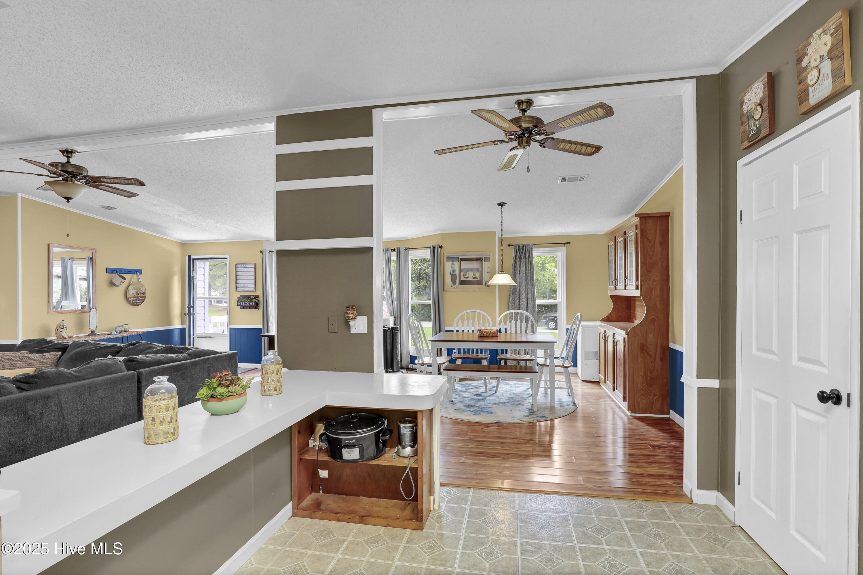 100523647 | Photo 11